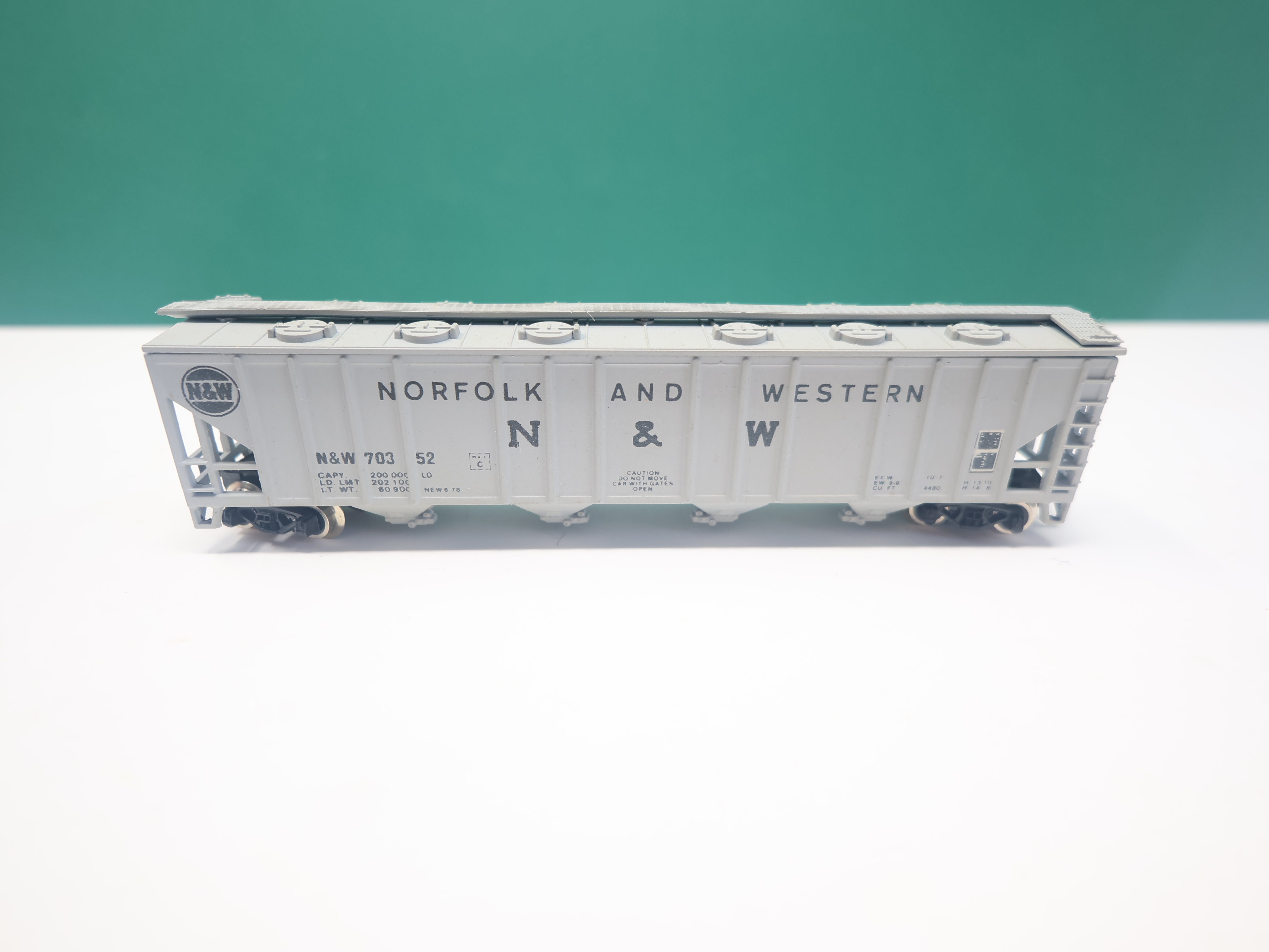 USED Con-Cor N Scale, PS2 52' Covered Hopper, Norfolk & Western N&W #70352