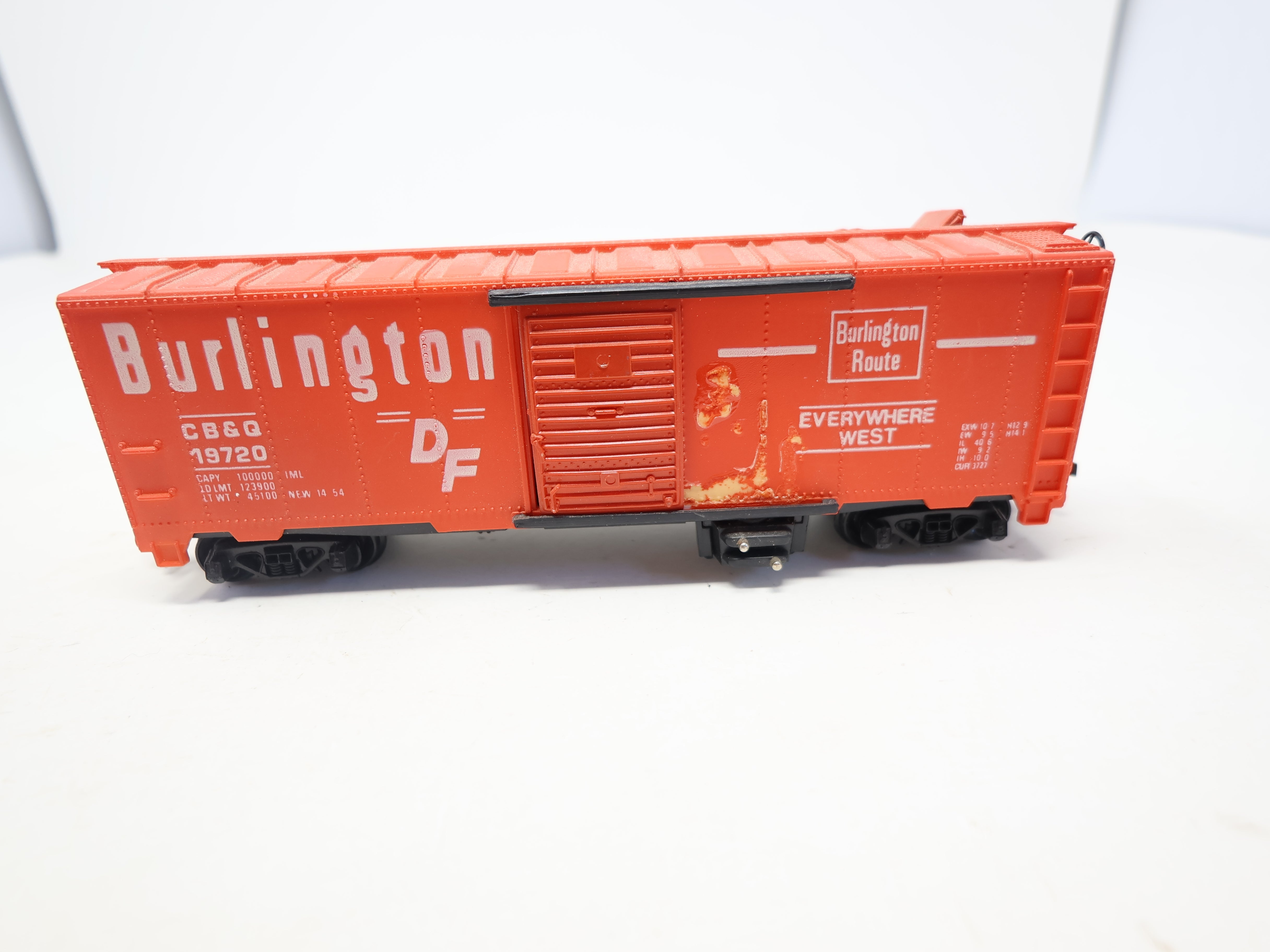 USED Tyco HO Scale, 40' Box Car w/ Workers, Burlington CB&Q #19720