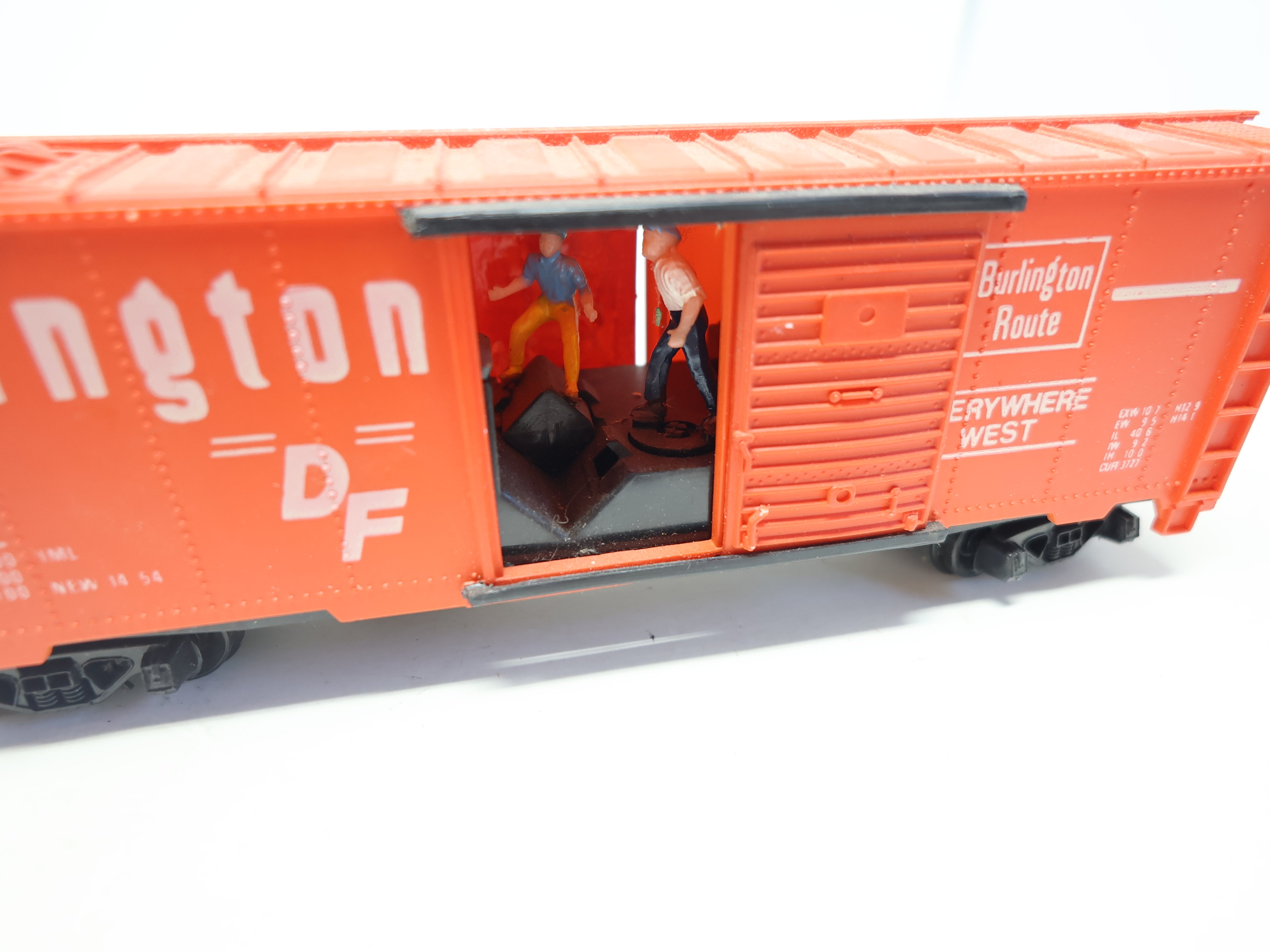 USED Tyco HO Scale, 40' Box Car w/ Workers, Burlington CB&Q #19720