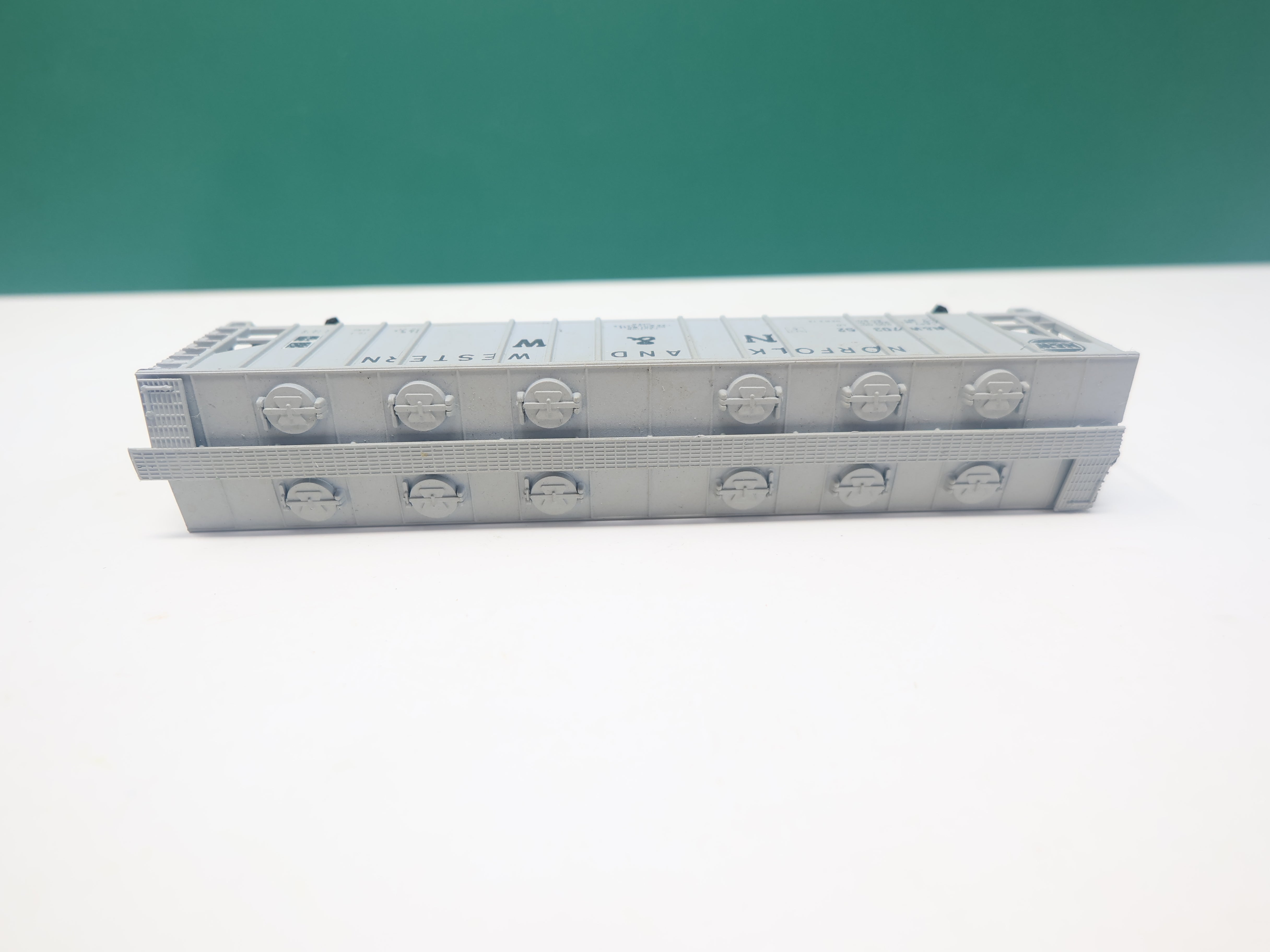 USED Con-Cor N Scale, PS2 52' Covered Hopper, Norfolk & Western N&W #70352