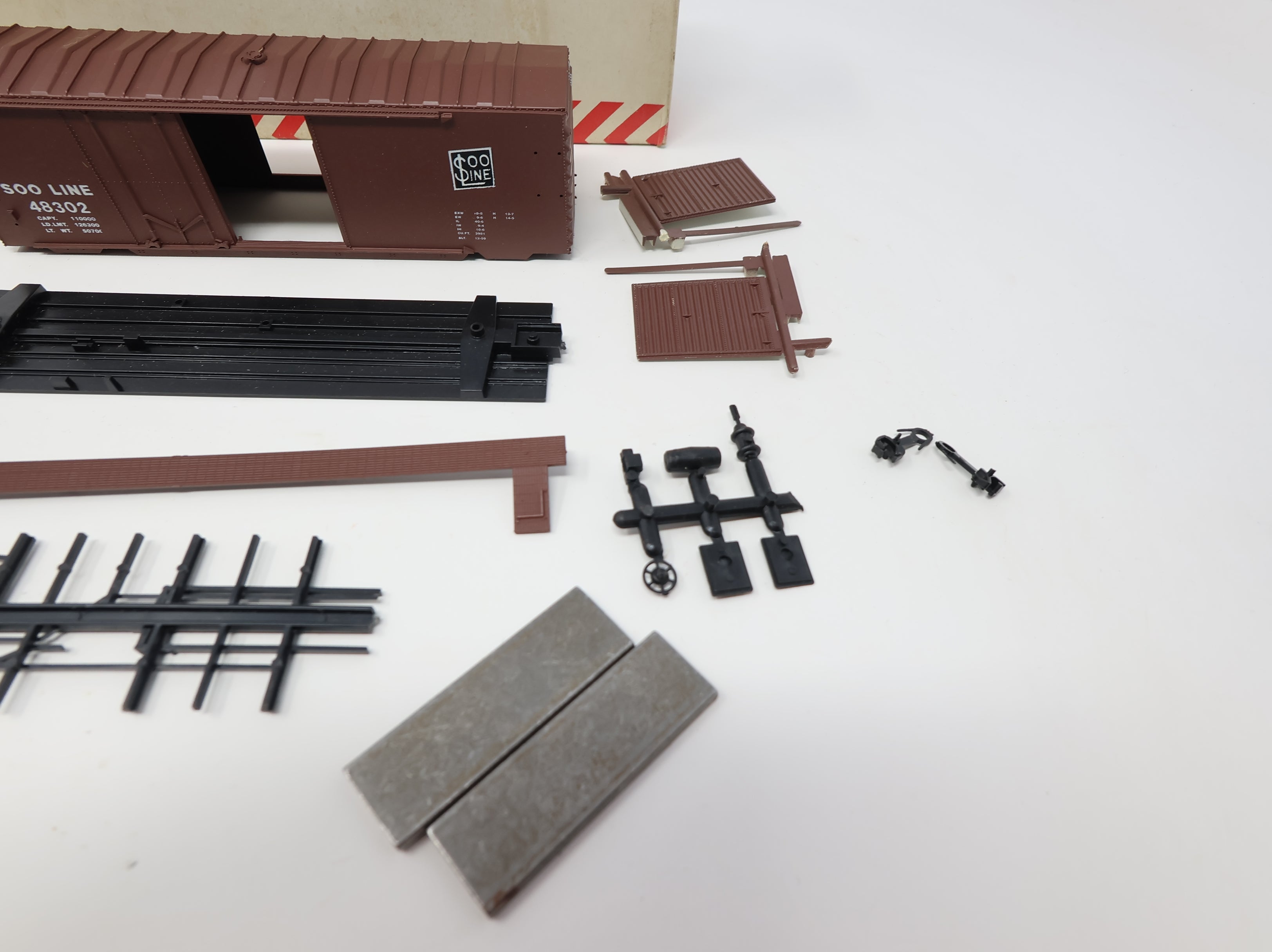 USED McKean HO Scale 40' DD Box Car SOO Line #48302 KIT
