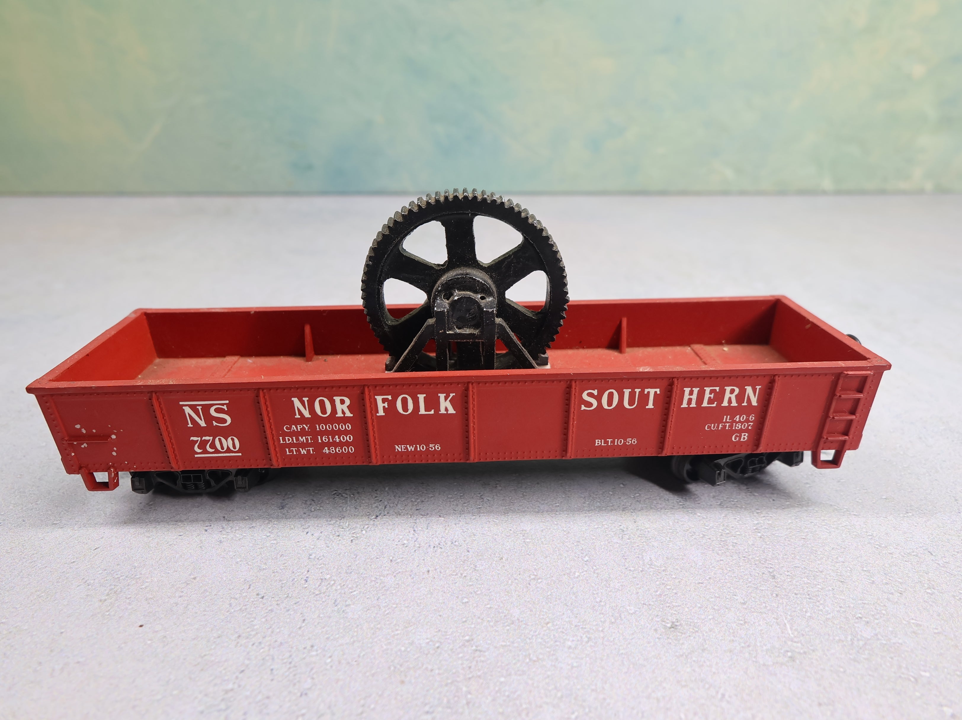 USED Rivarossi HO Scale 40' Gondola Norfolk Southern Original NS #7700 w/ Gear Load