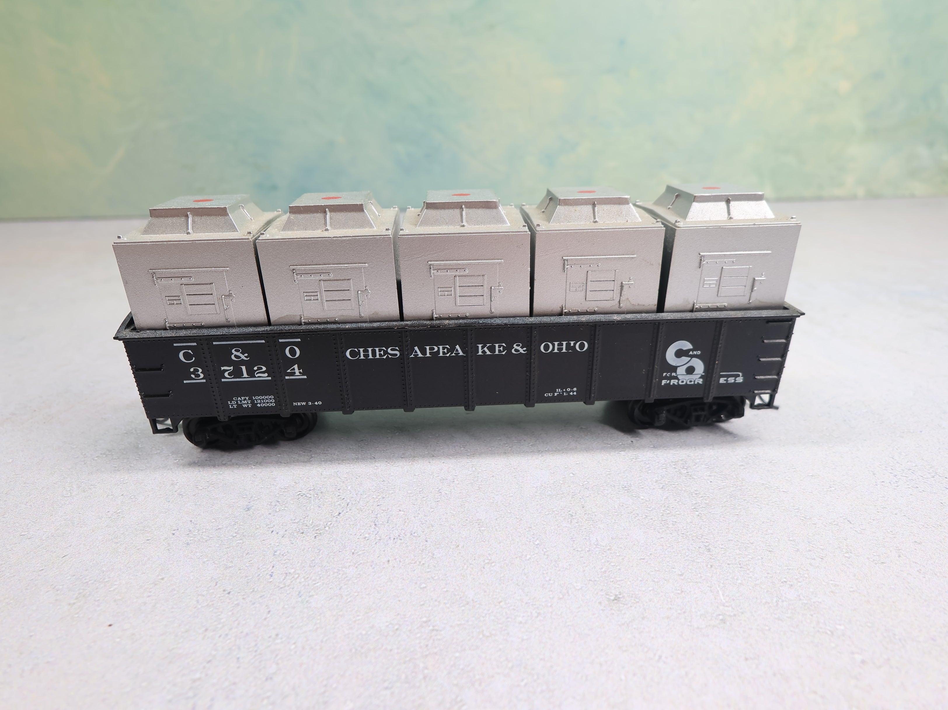 USED Roundhouse HO Scale 40' Oval End Gondola Chesapeake and Ohio C&O #37124 w/ Container Load