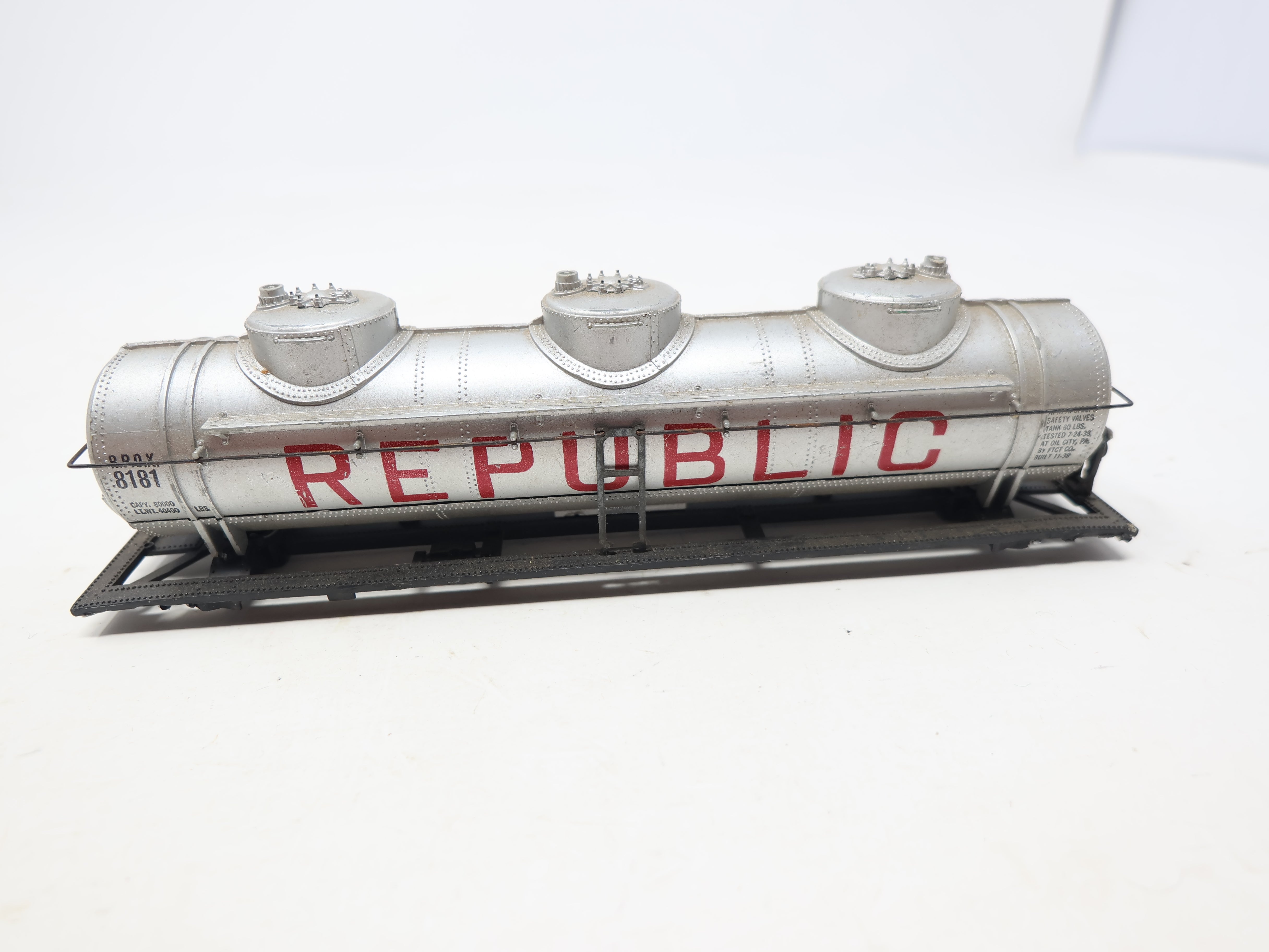 USED HO Scale, Triple Dome Tank Car (no trucks/couplers), Republic RPOX #8181
