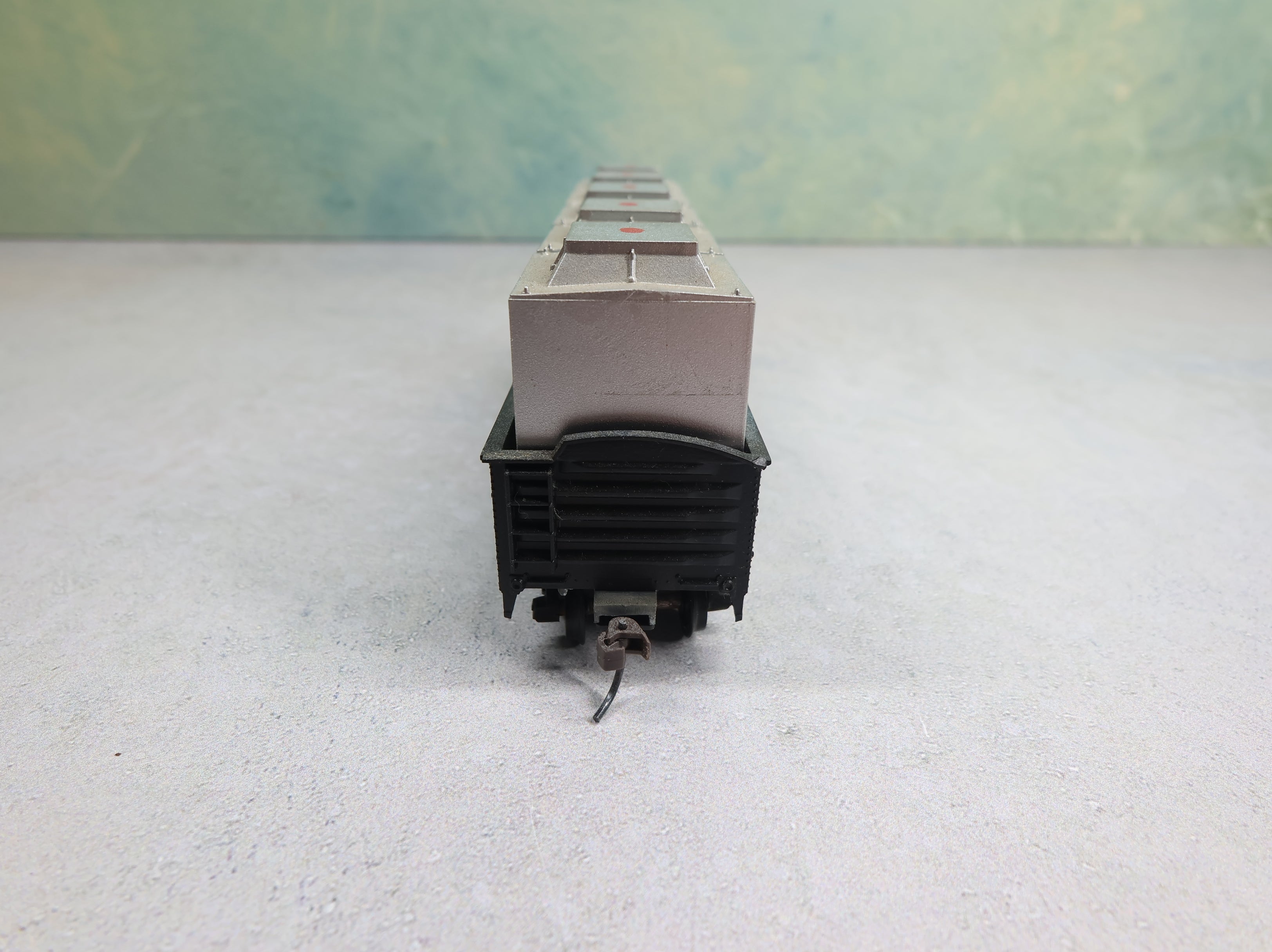 USED Roundhouse HO Scale 40' Oval End Gondola Chesapeake and Ohio C&O #37124 w/ Container Load