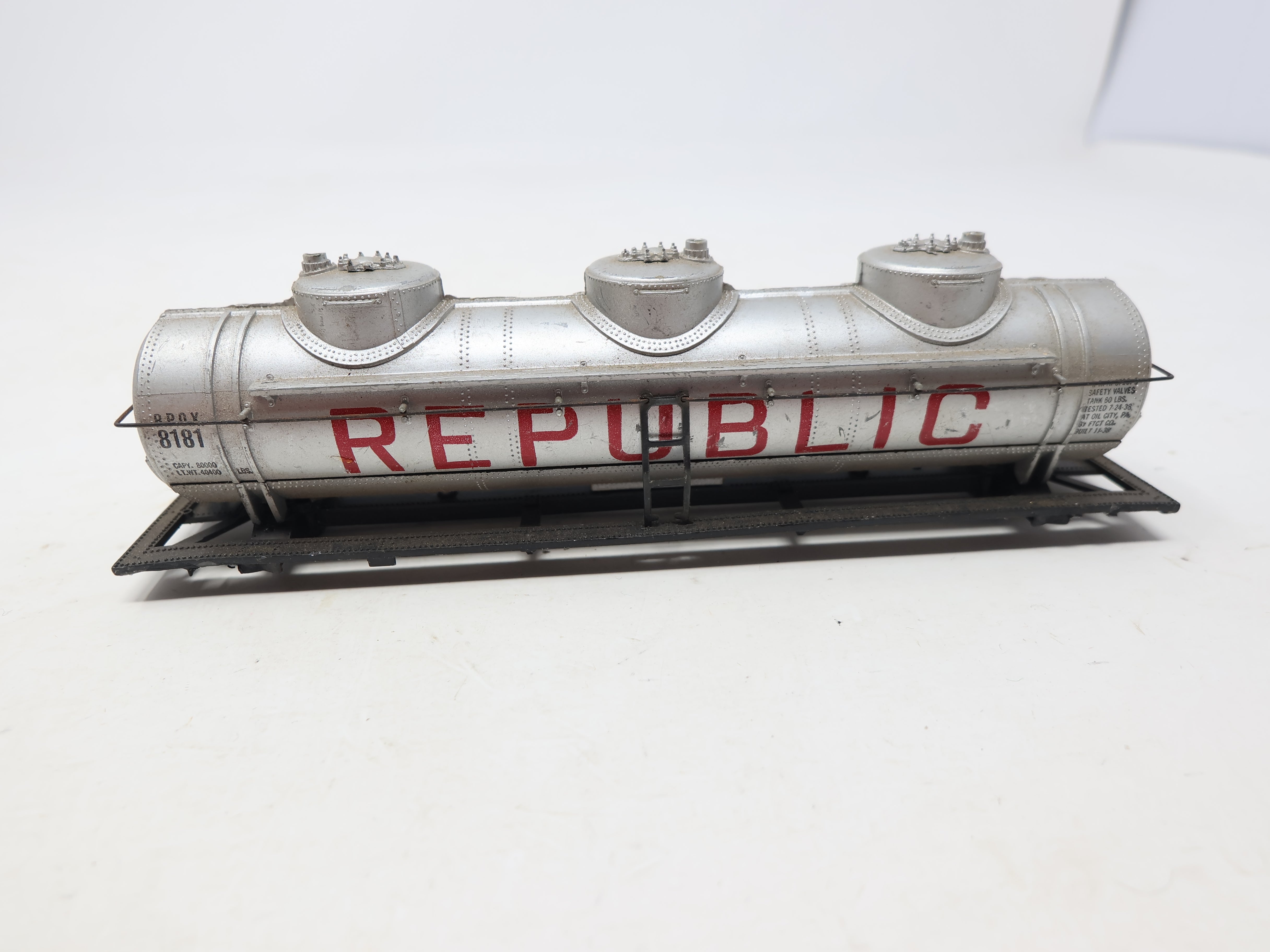 USED HO Scale, Triple Dome Tank Car (no trucks/couplers), Republic RPOX #8181