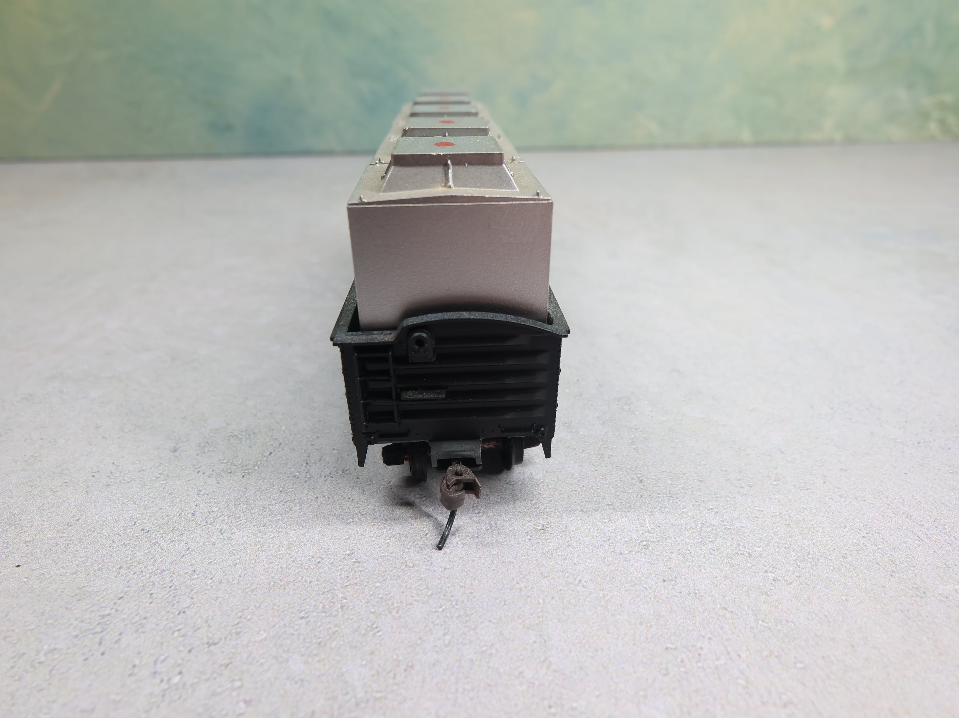USED Roundhouse HO Scale 40' Oval End Gondola Chesapeake and Ohio C&O #37124 w/ Container Load