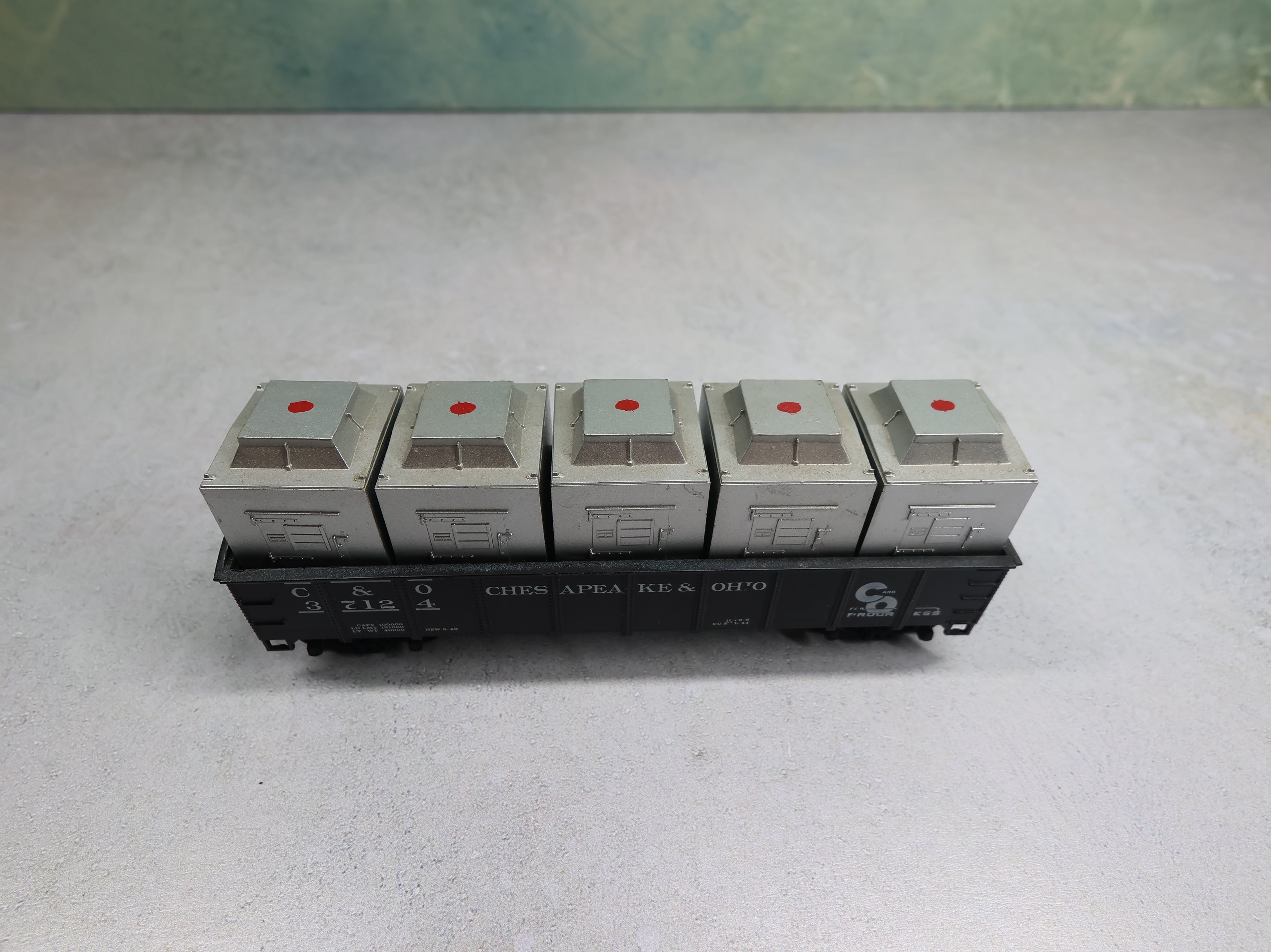 USED Roundhouse HO Scale 40' Oval End Gondola Chesapeake and Ohio C&O #37124 w/ Container Load