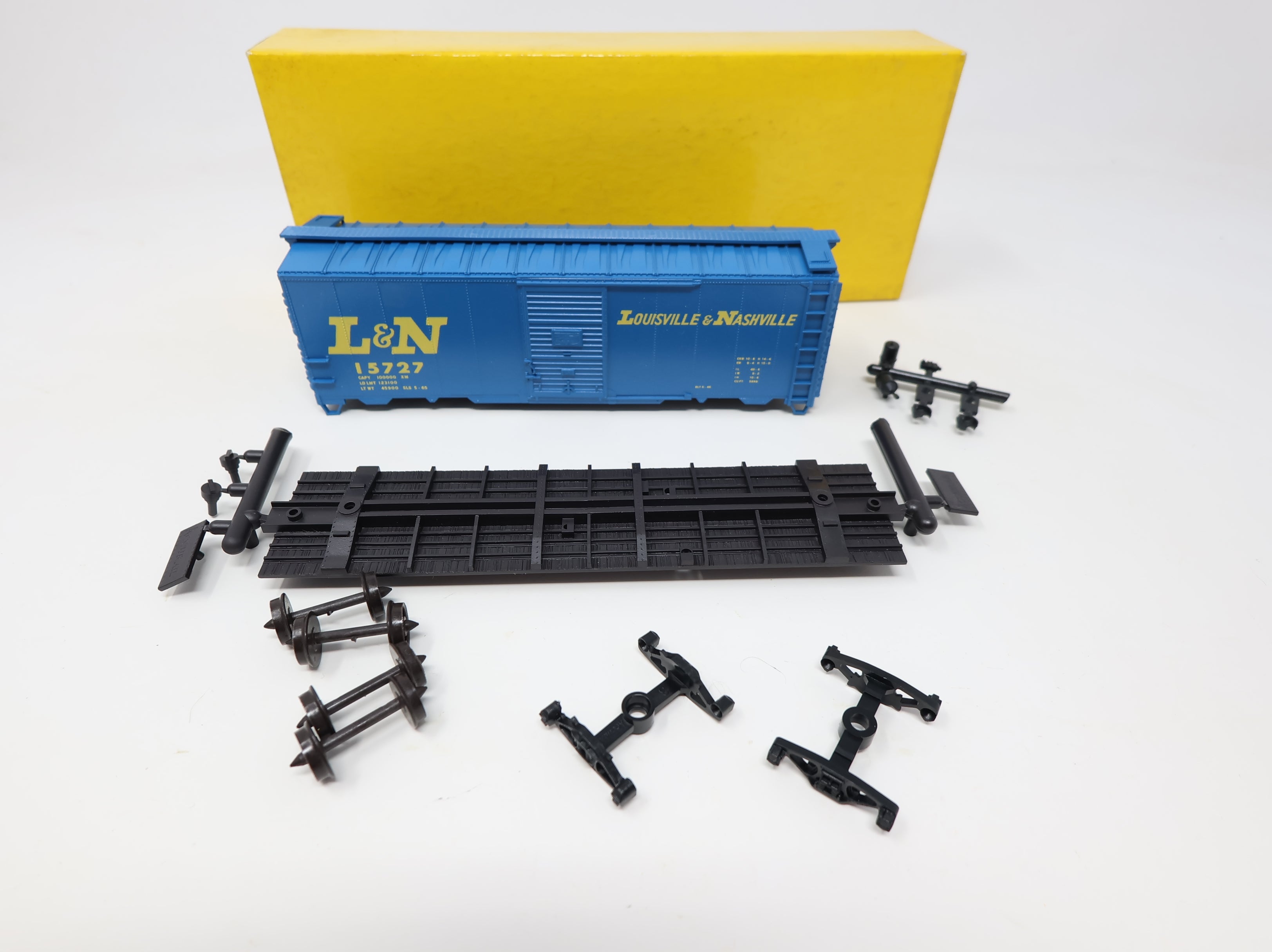 USED Accurail HO Scale 40' AAR Steel Box Car Louisville & Nashville L&N #15727 KIT