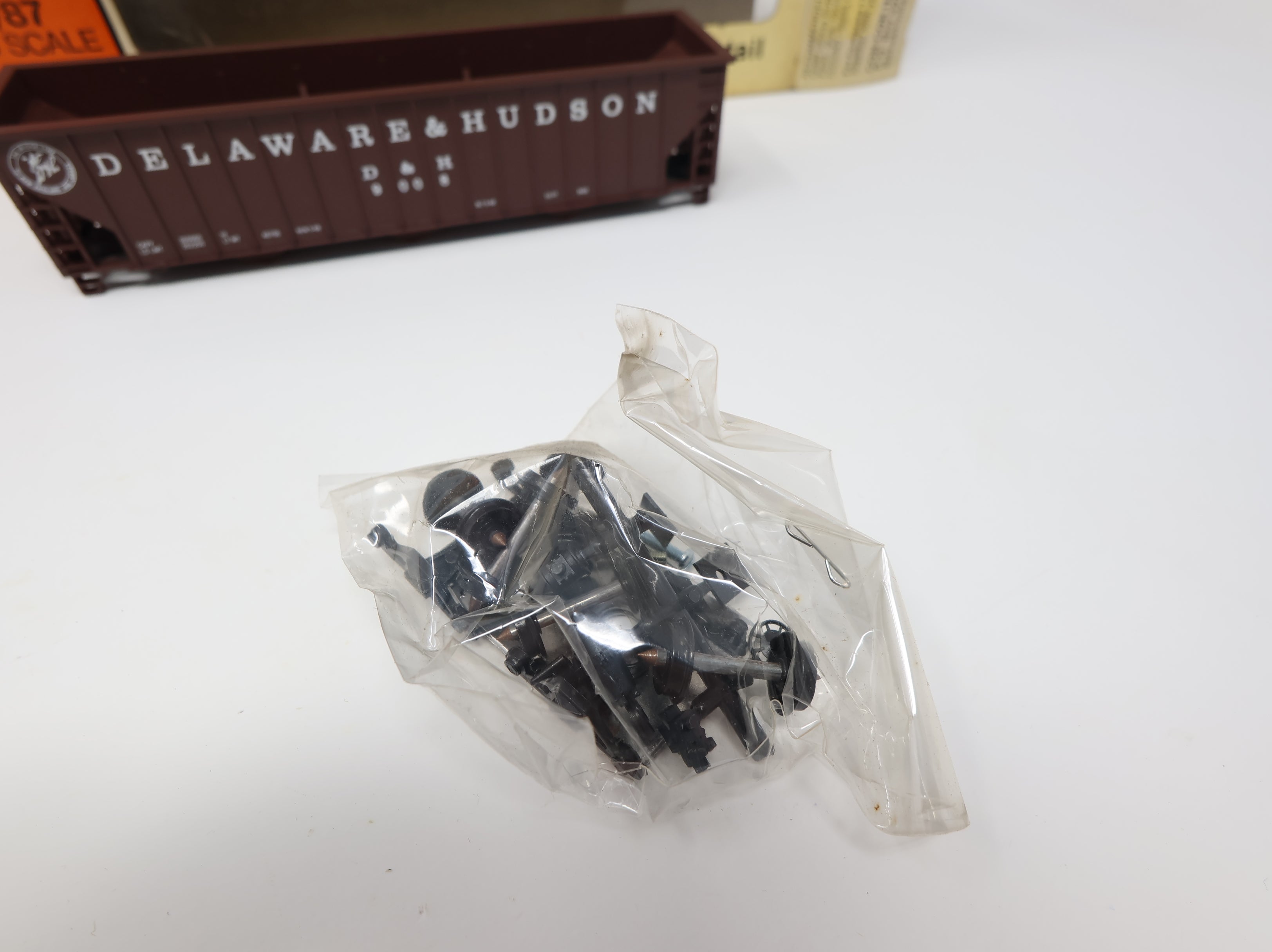 USED Con-Cor HO Scale 100T 15 Panel Hopper Delaware and Hudson DH #9008 KIT