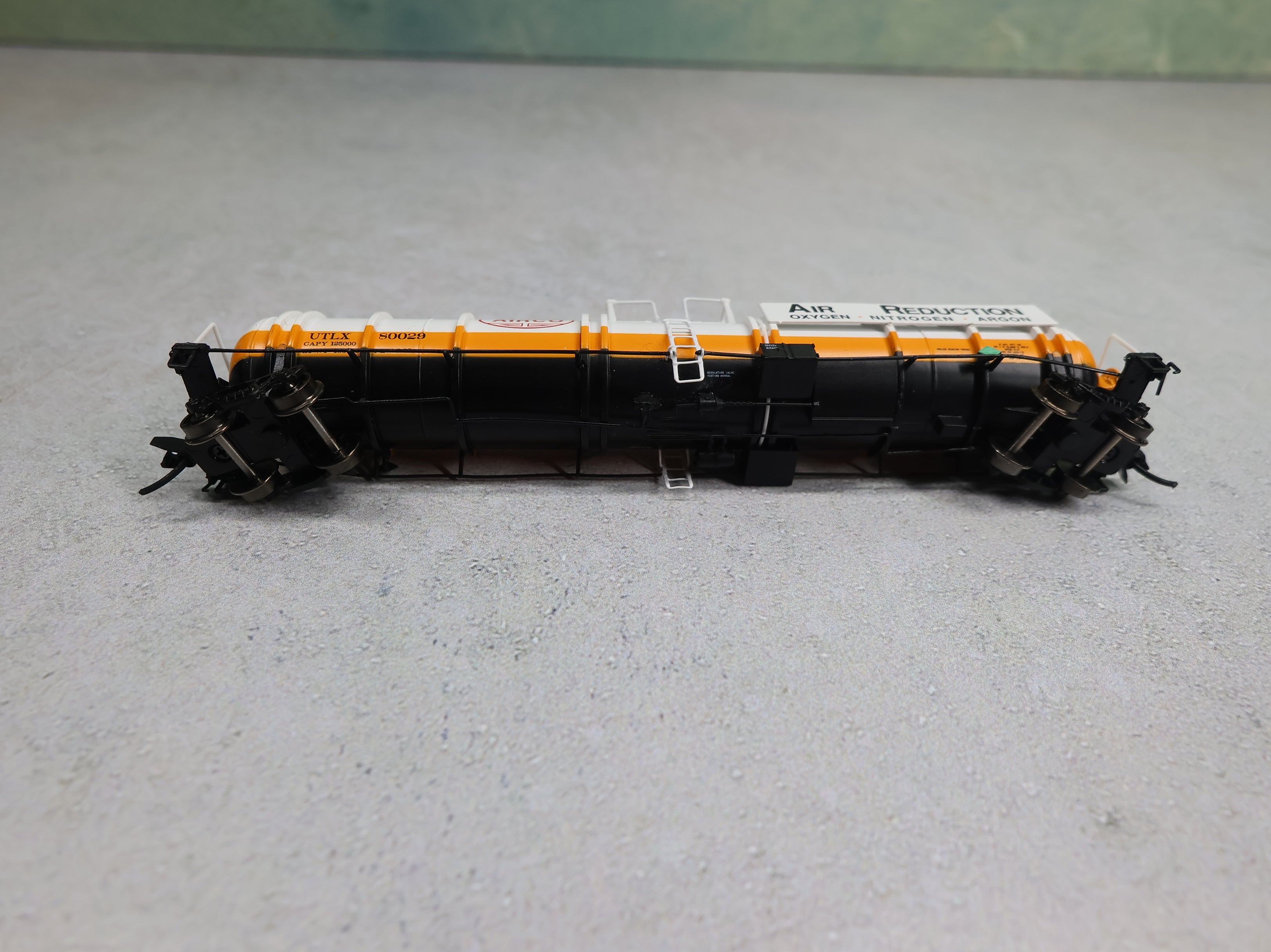 USED Broadway Limited 3727 N Scale Cryogenic Tank Car AirCo UTLX #80029