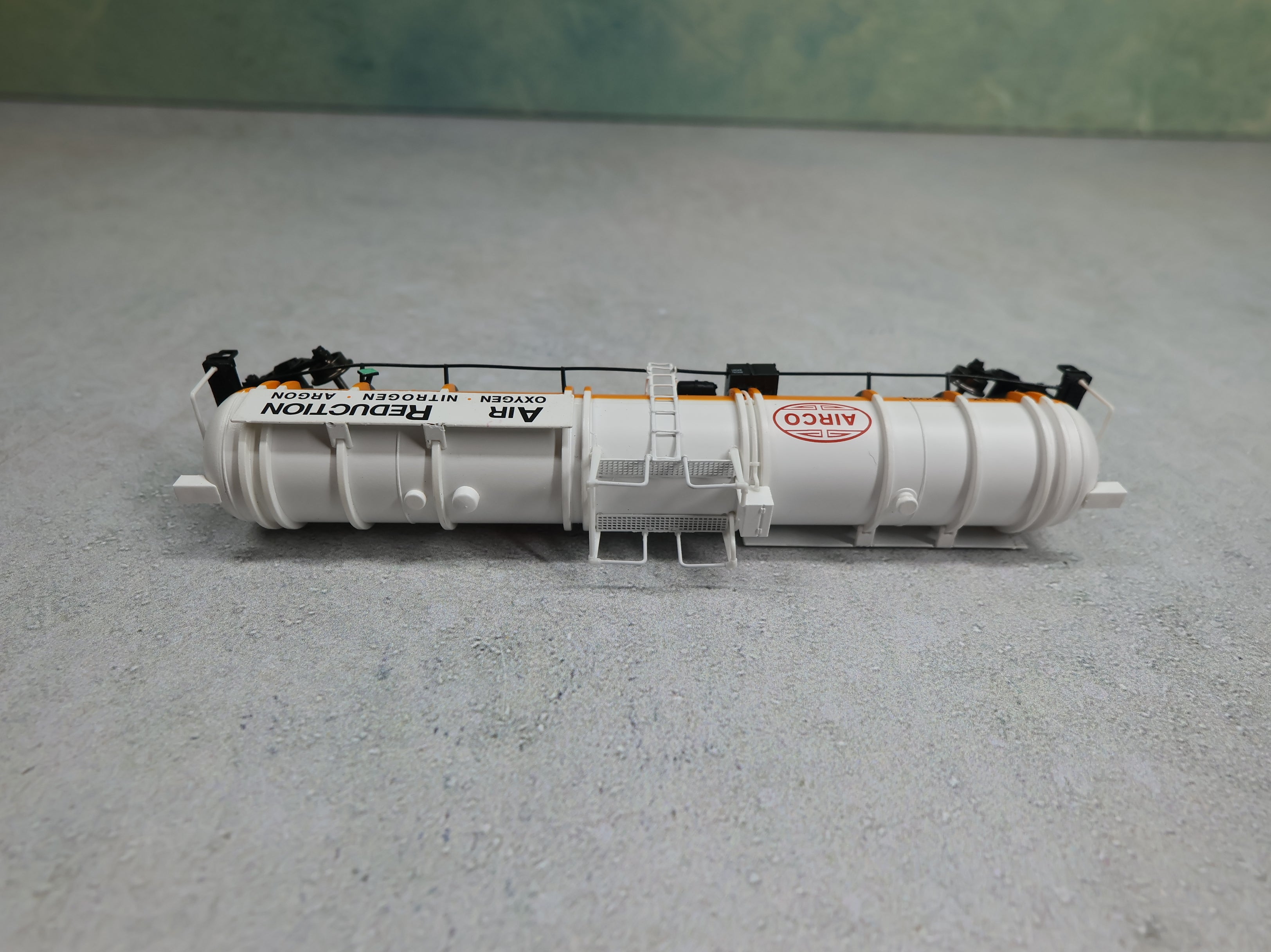 USED Broadway Limited 3727 N Scale Cryogenic Tank Car AirCo UTLX #80029