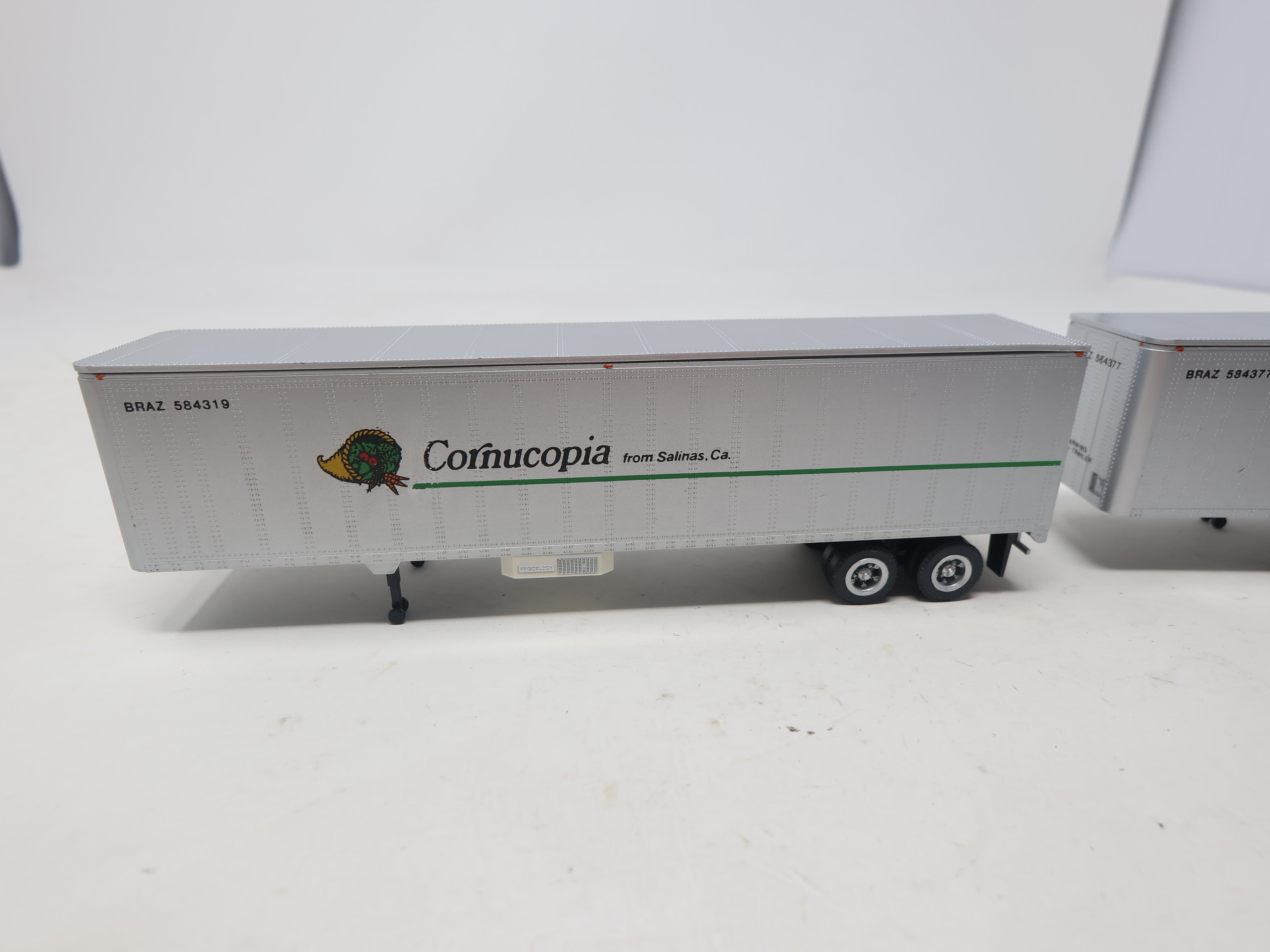 USED Con-Cor #4-008204 HO Scale, 45' Rivet Side Dry Van Trailers (2pk), Cornucopia Transportation BRAZ #584377