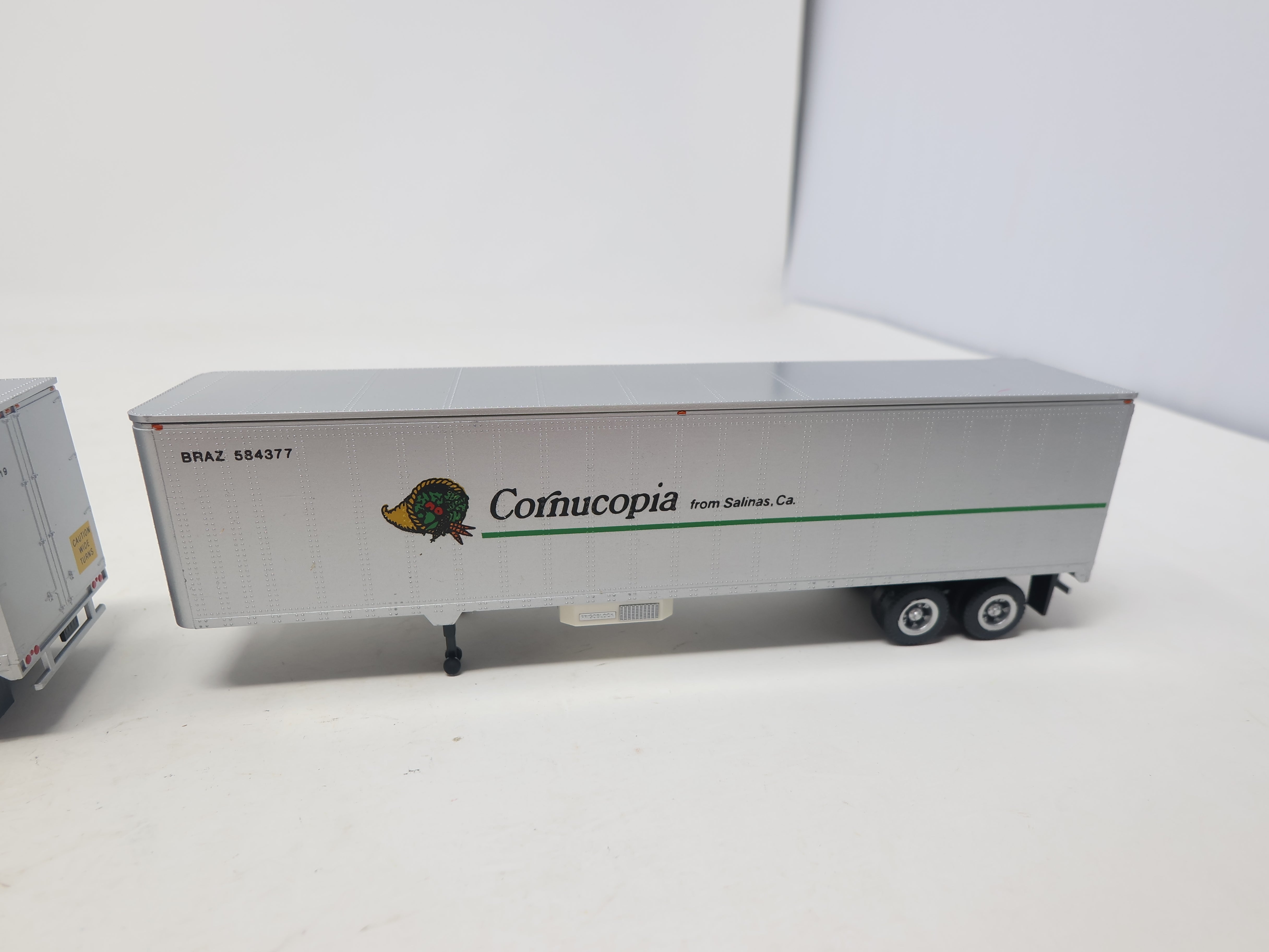 USED Con-Cor #4-008204 HO Scale, 45' Rivet Side Dry Van Trailers (2pk), Cornucopia Transportation BRAZ #584377