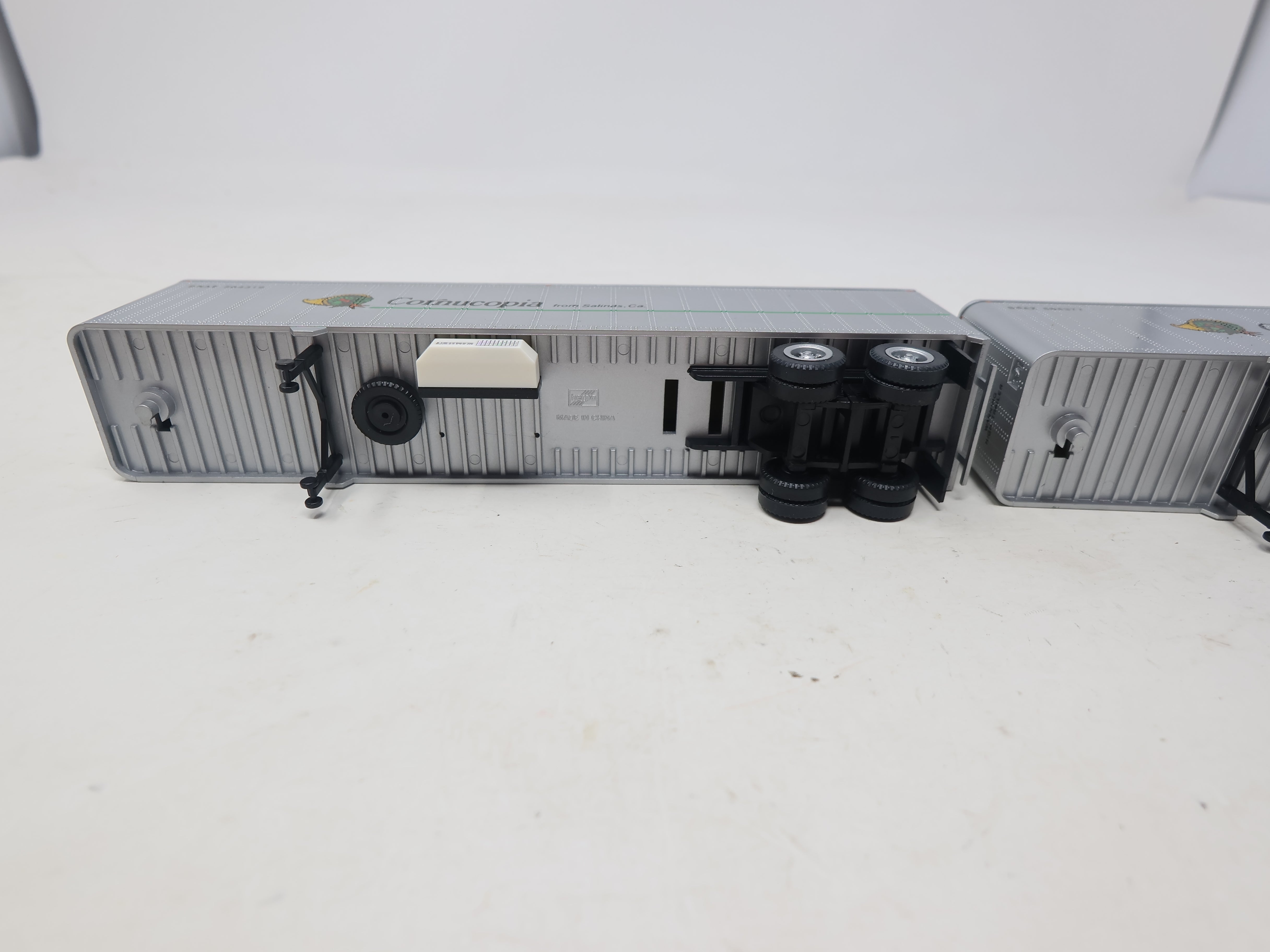 USED Con-Cor #4-008204 HO Scale, 45' Rivet Side Dry Van Trailers (2pk), Cornucopia Transportation BRAZ #584377