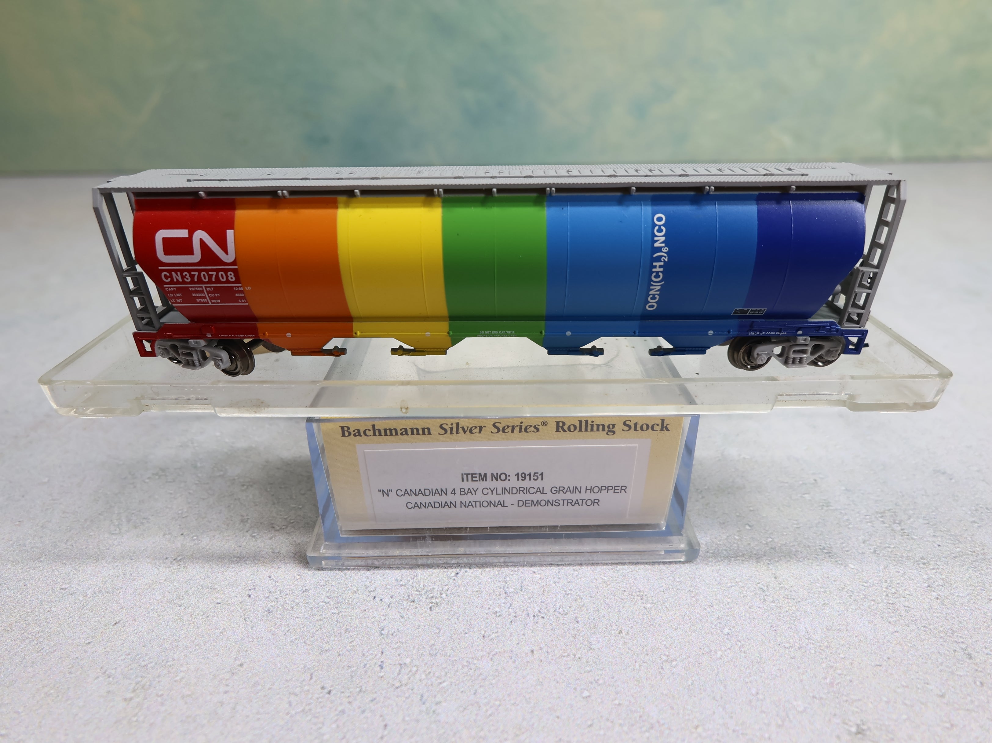 USED Bachmann 19151 N Scale 4 Bay Cylindrical Grain Hopper Canadian National CN #370708 Demonstrator