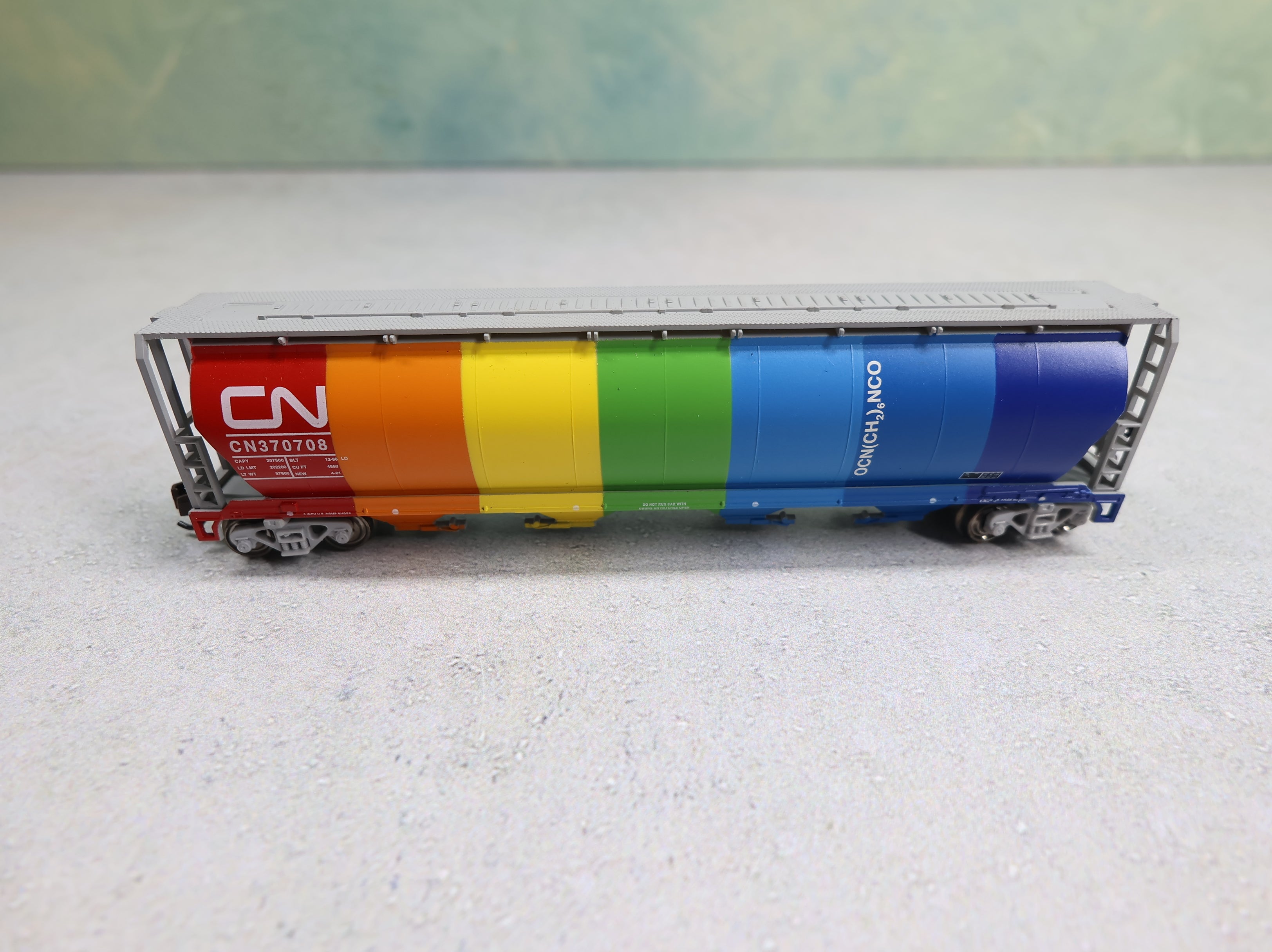 USED Bachmann 19151 N Scale 4 Bay Cylindrical Grain Hopper Canadian National CN #370708 Demonstrator