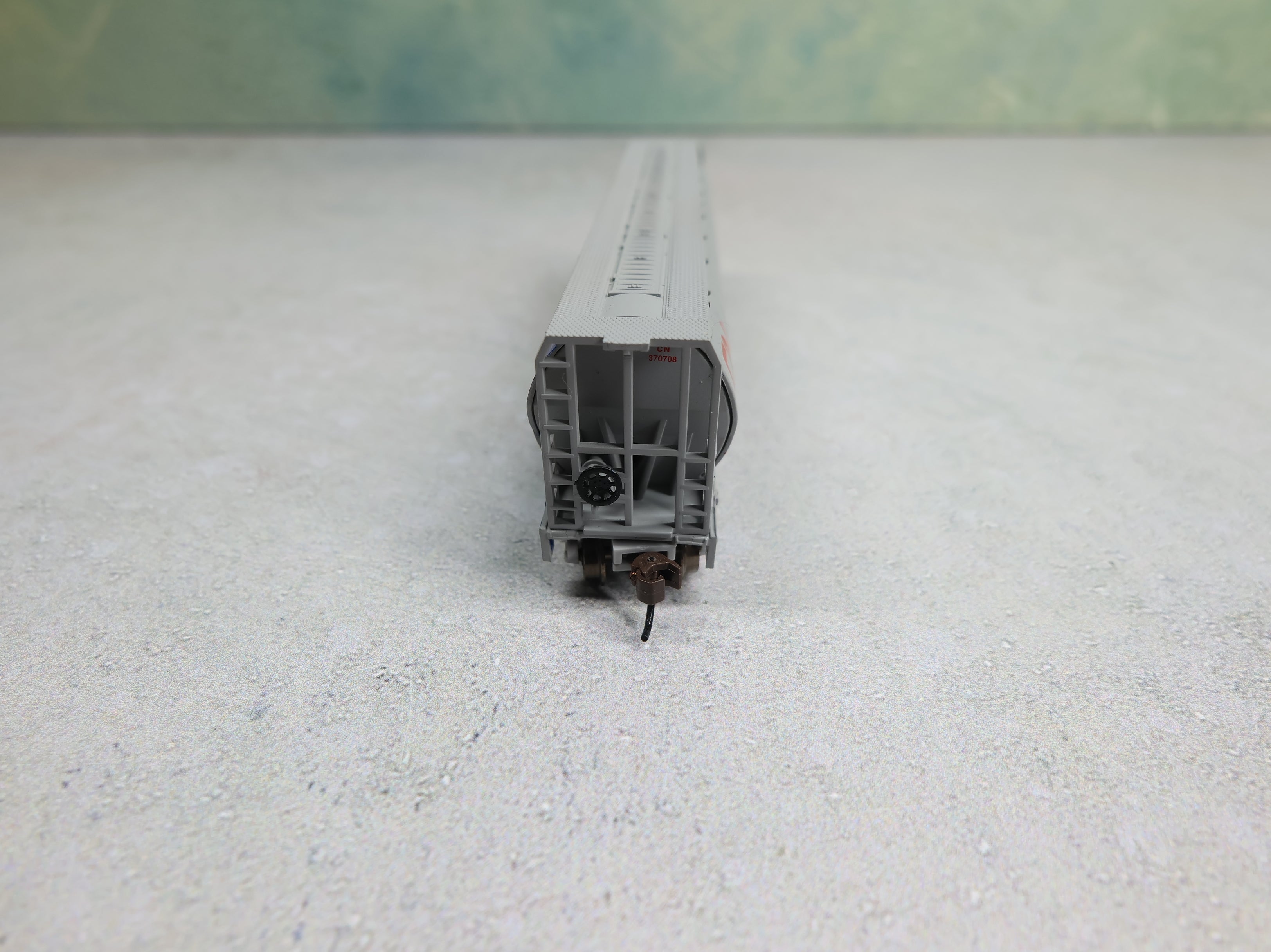 USED Bachmann 19151 N Scale 4 Bay Cylindrical Grain Hopper Canadian National CN #370708 Demonstrator