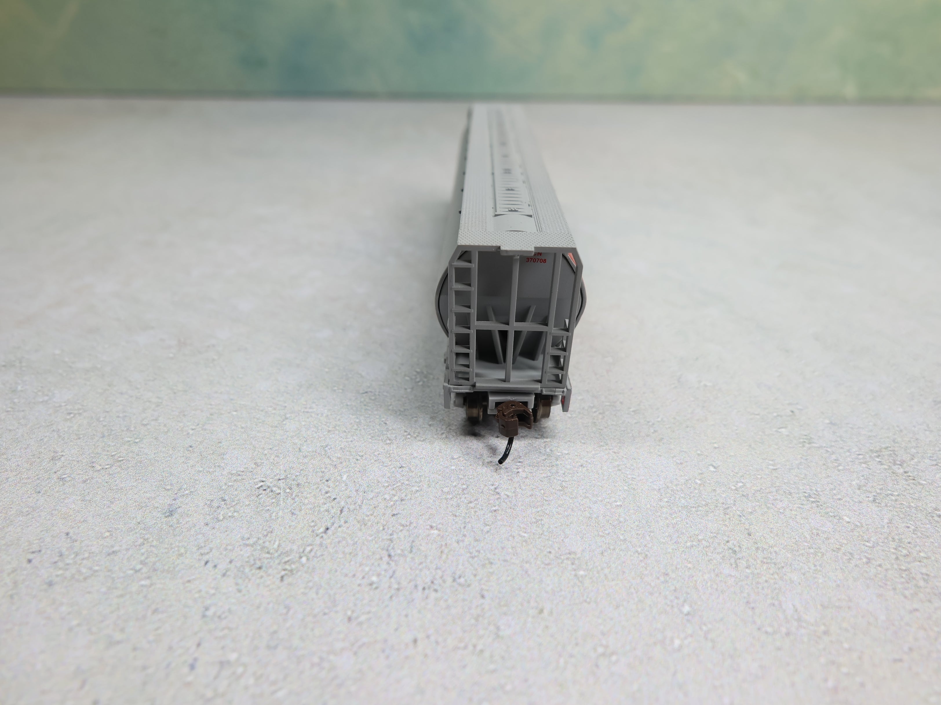USED Bachmann 19151 N Scale 4 Bay Cylindrical Grain Hopper Canadian National CN #370708 Demonstrator