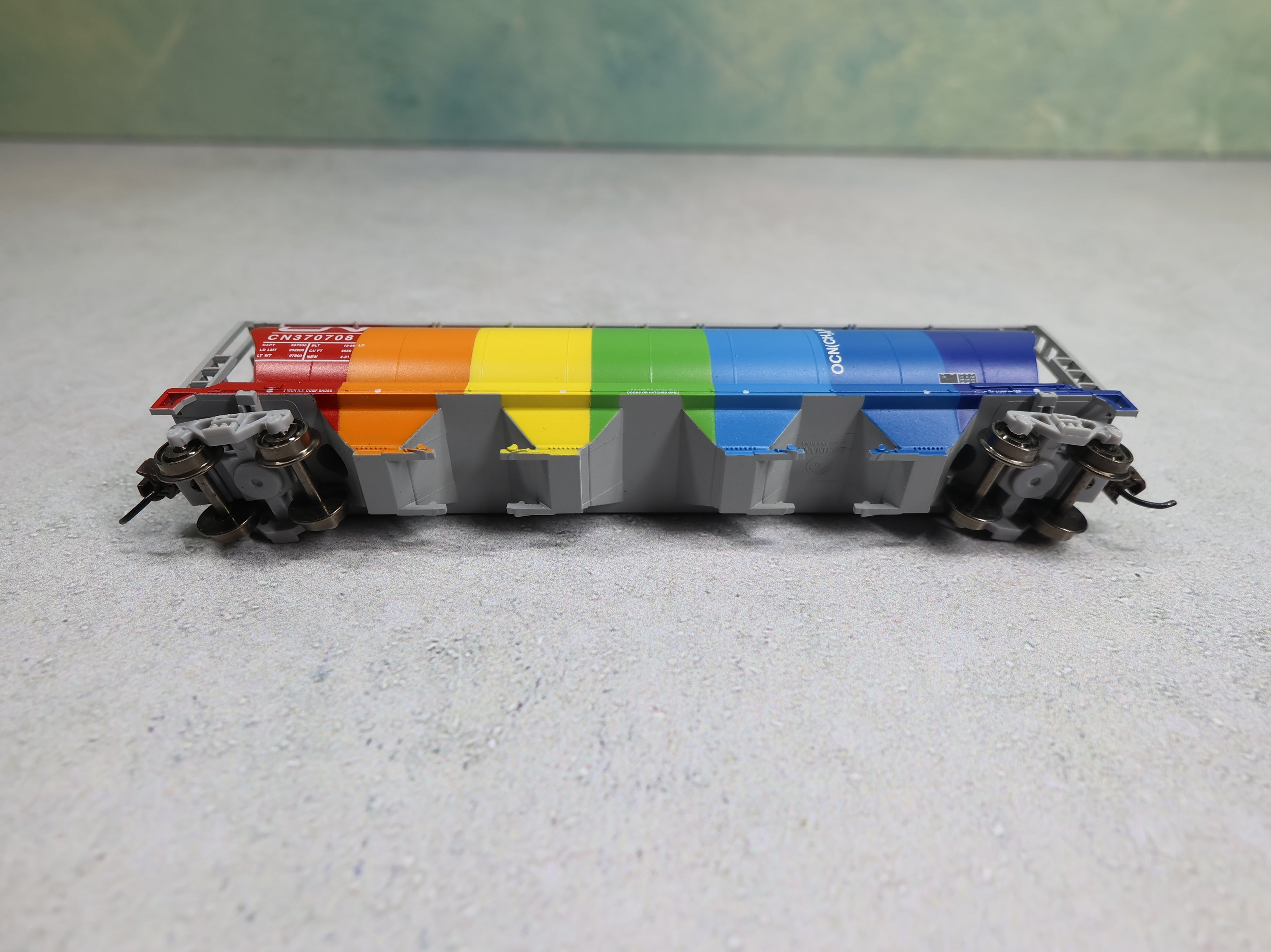 USED Bachmann 19151 N Scale 4 Bay Cylindrical Grain Hopper Canadian National CN #370708 Demonstrator