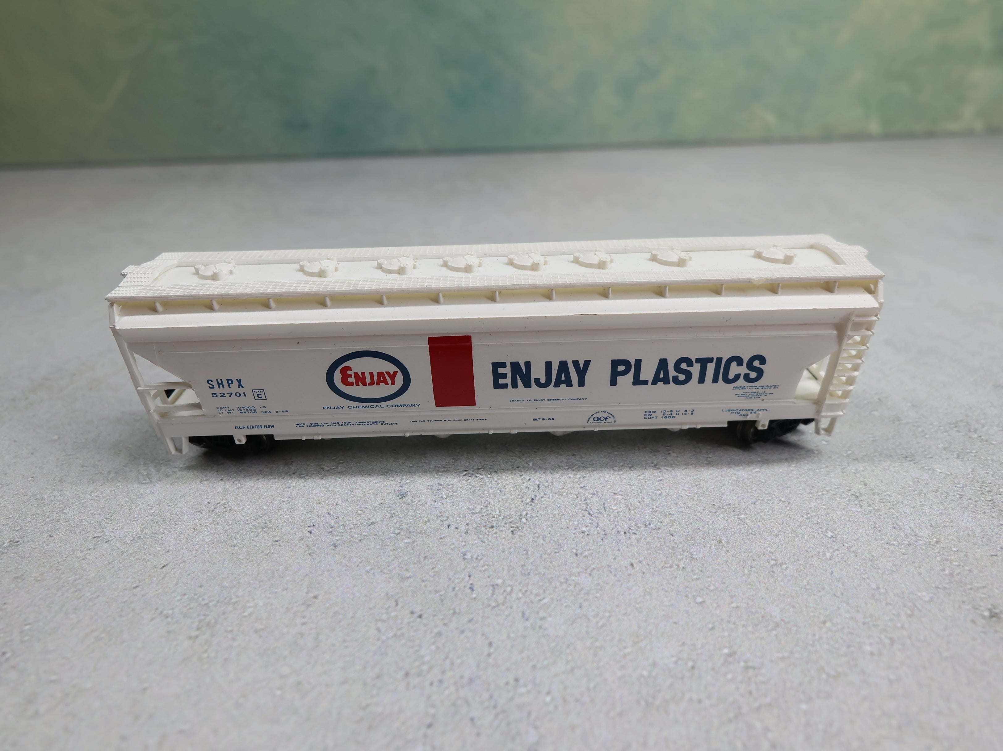 USED Bachmann 76636 N Scale 56' Centerflow Hopper Enjay Plastics SHPX #52701