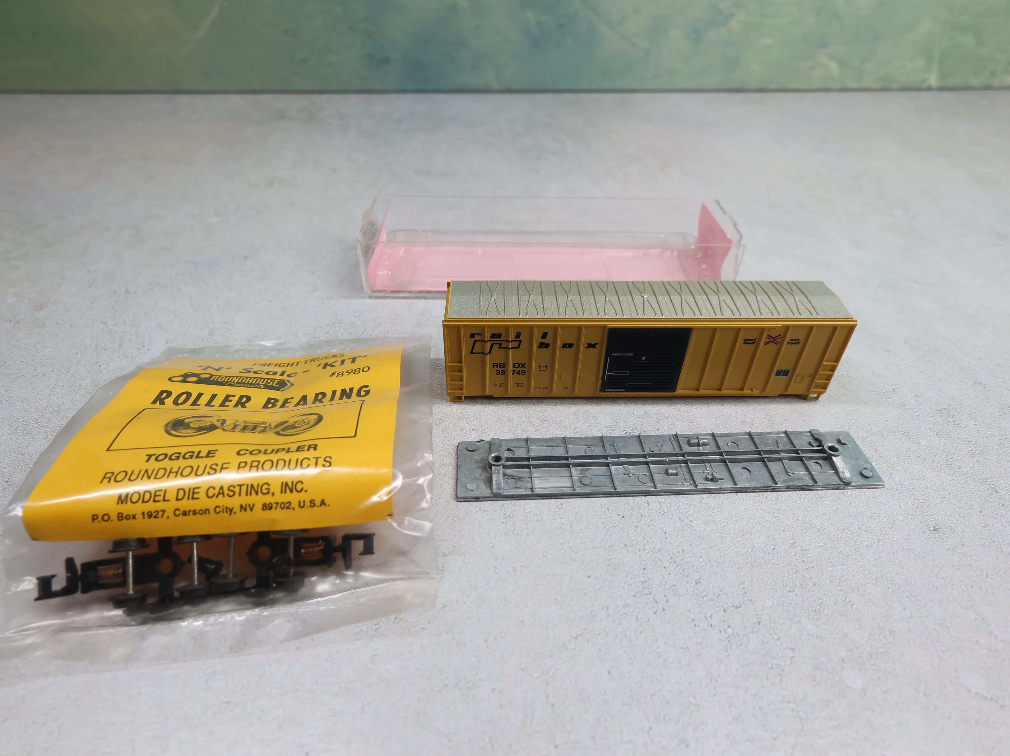 USED Roundhouse N Scale 50' Box Car Railbox RBOX #38749 KIT