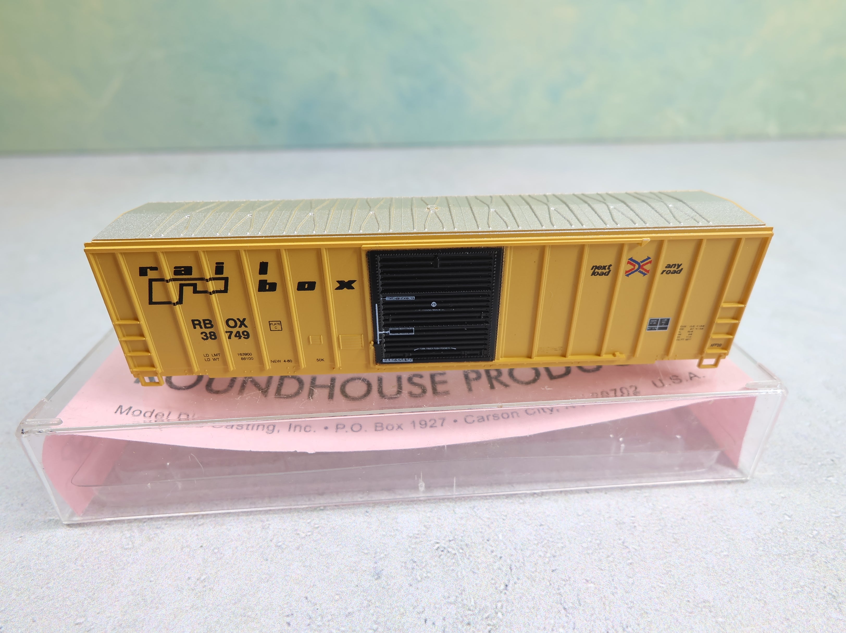 USED Roundhouse N Scale 50' Box Car Railbox RBOX #38749 KIT