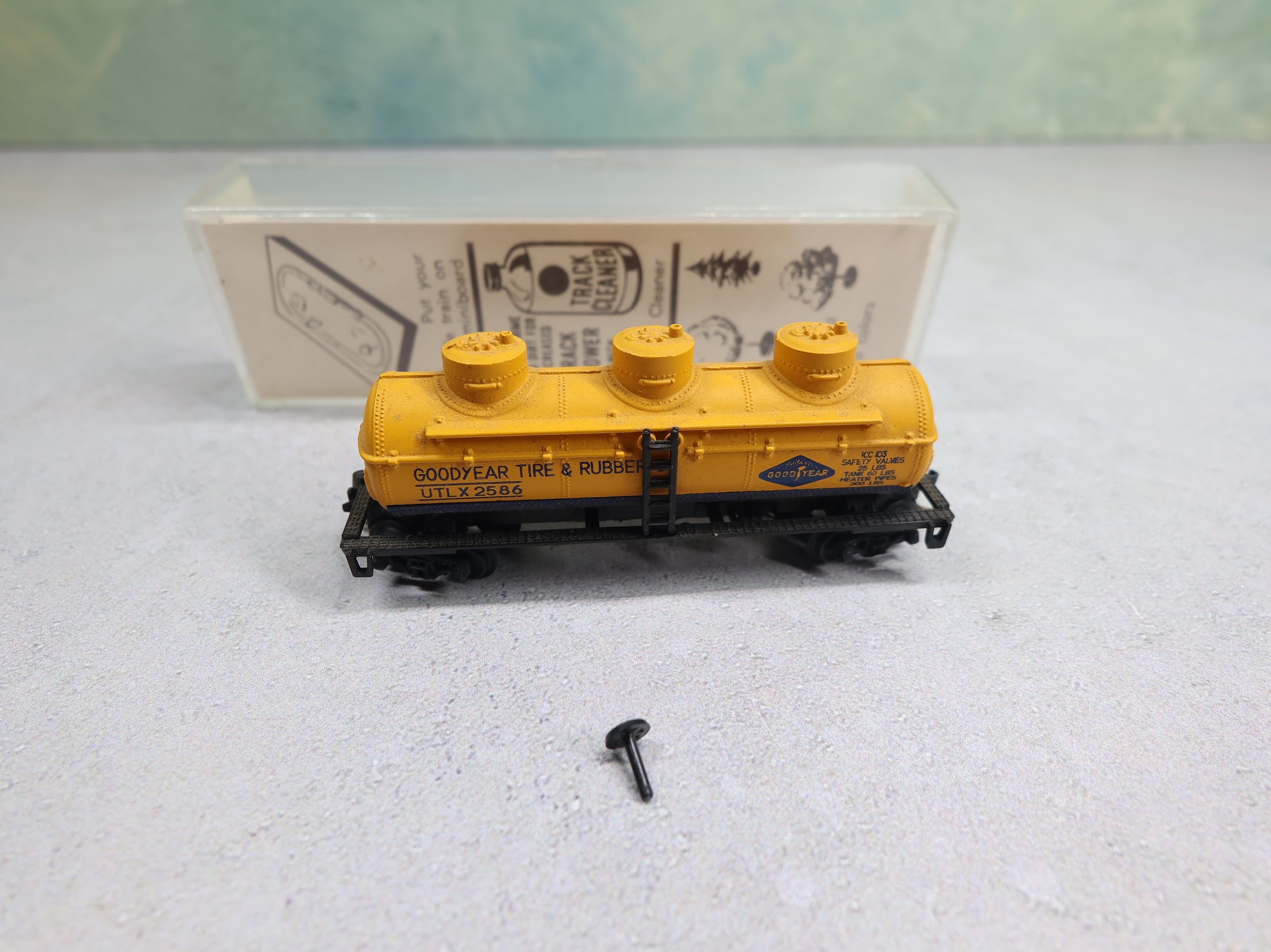USED Life-Like #07766 N Scale 3 Dome Tank Car Goodyear UTLX #2586