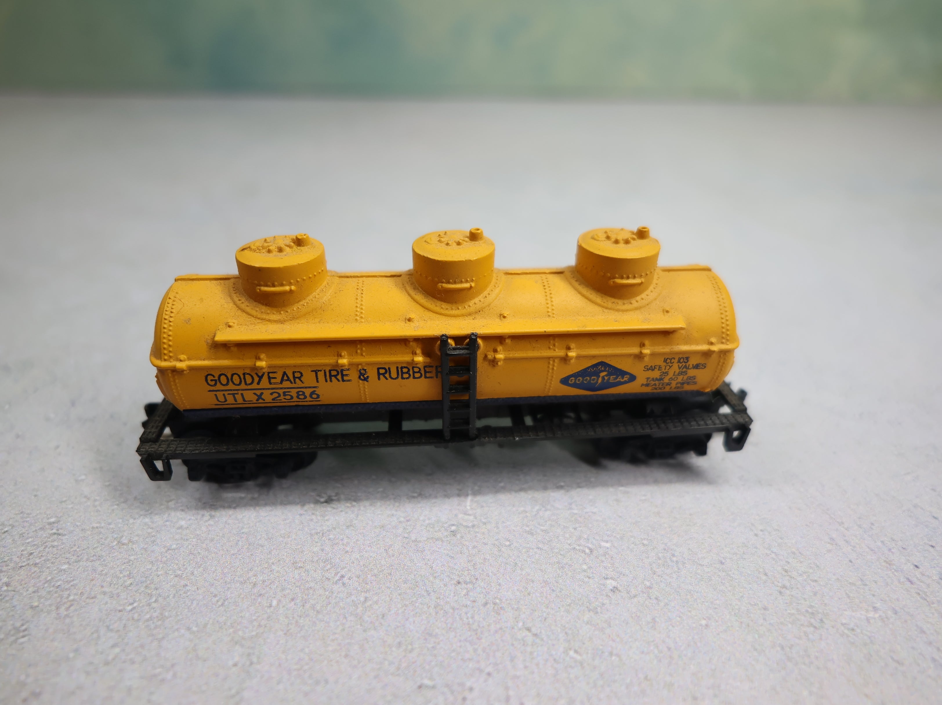 USED Life-Like #07766 N Scale 3 Dome Tank Car Goodyear UTLX #2586