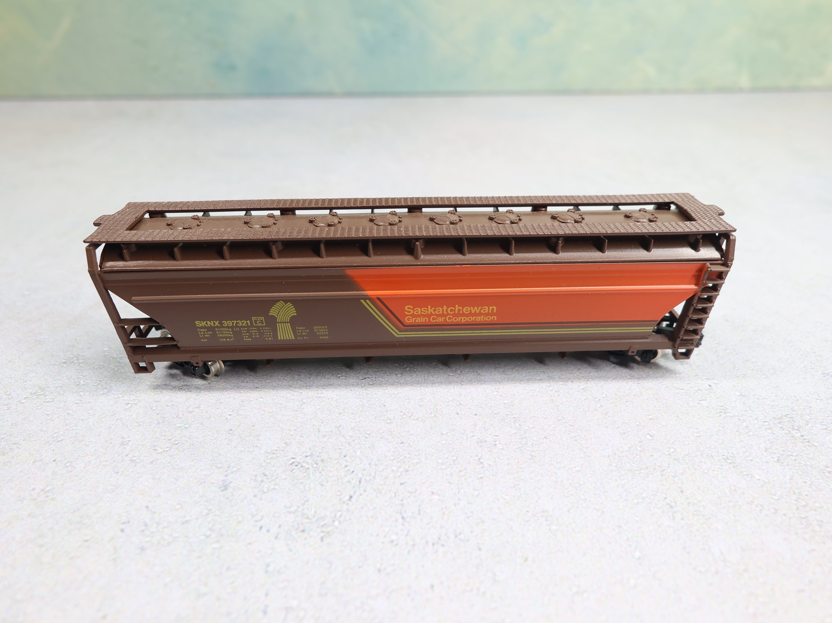 USED Model Power N Scale 4 Bay Centerflow Hopper Saskatchewan Grain Car Corporation SKNX #397321