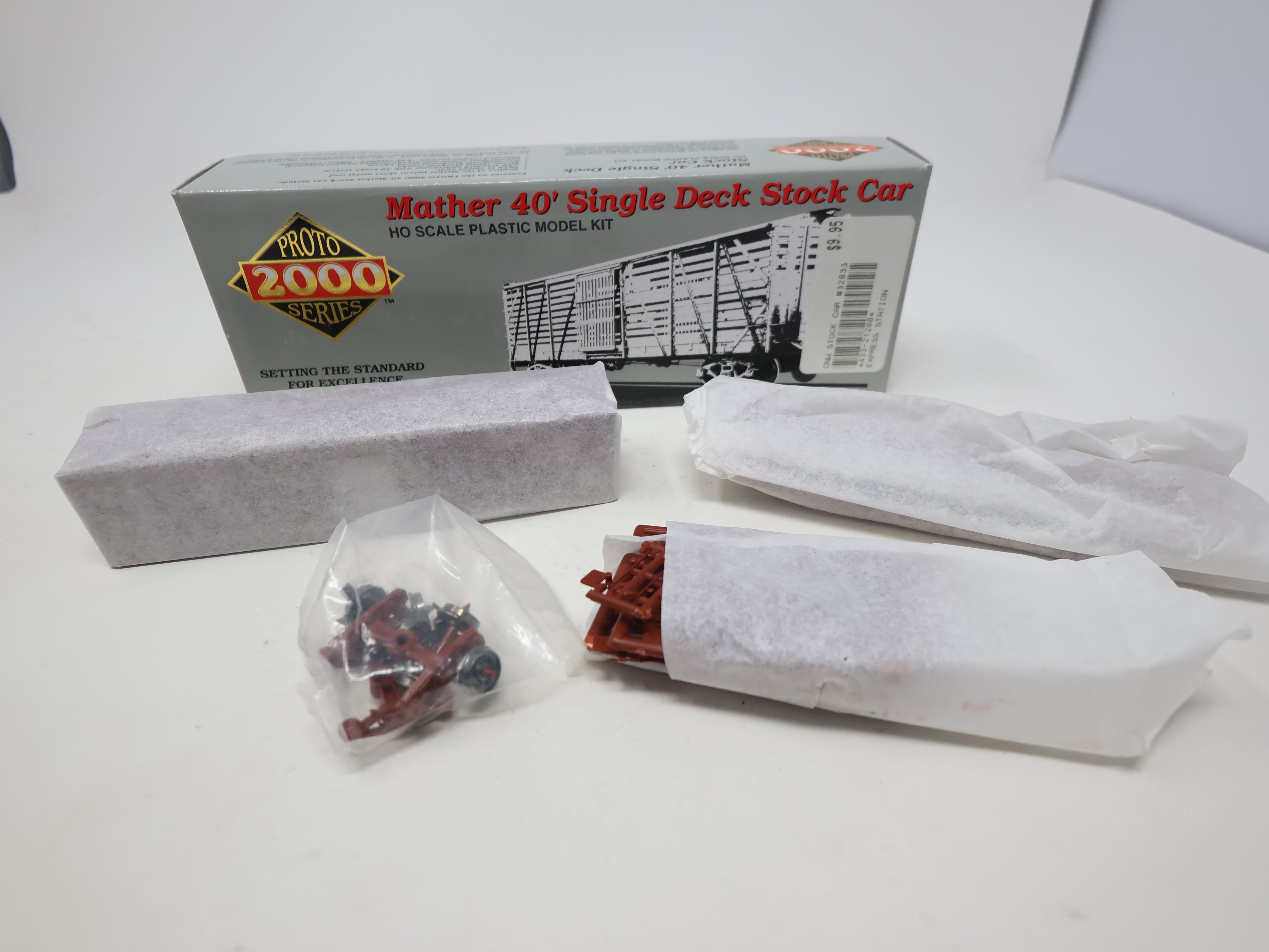 USED Life-Like 21200 HO Scale, Mather 40' Single Deck Stock Car, Chicago & North Western CNW #32833