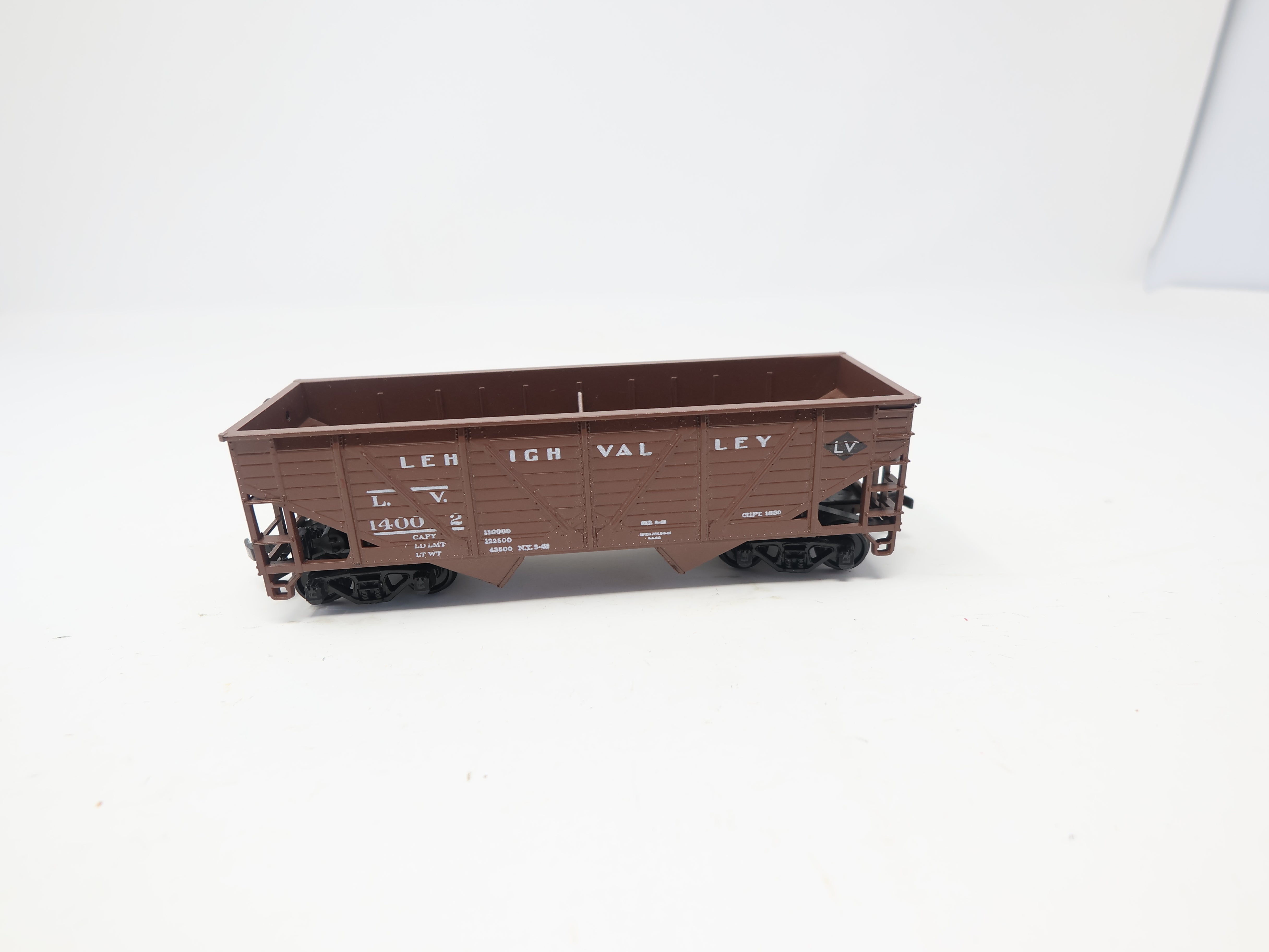 USED Athearn HO Scale, 2 Bay Wood Sided Open Hopper, Lehigh Valley LV #14002
