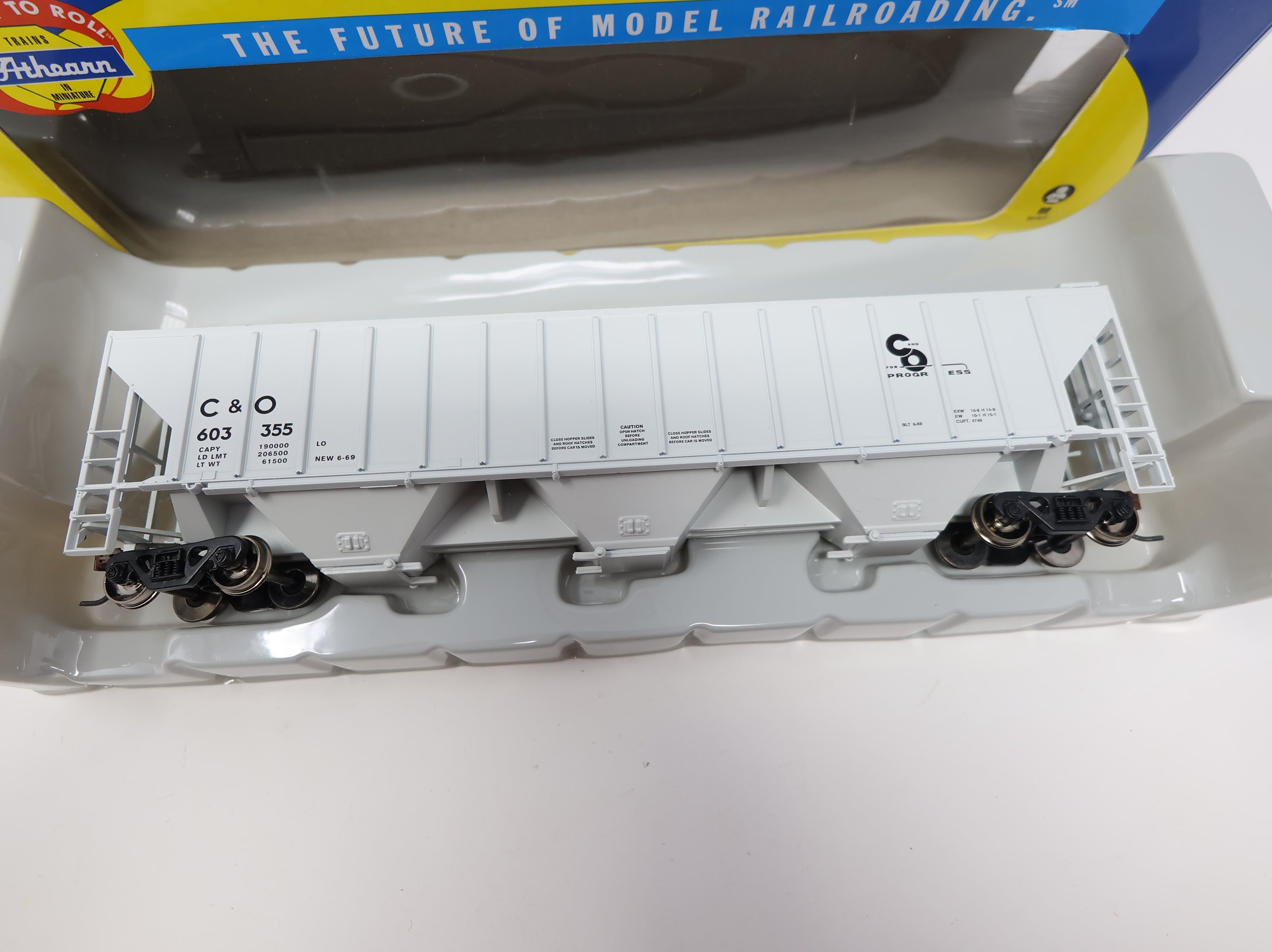 Athearn 72370 HO Scale PS 4740 Covered Hopper Chesapeake and Ohio C&O #603355
