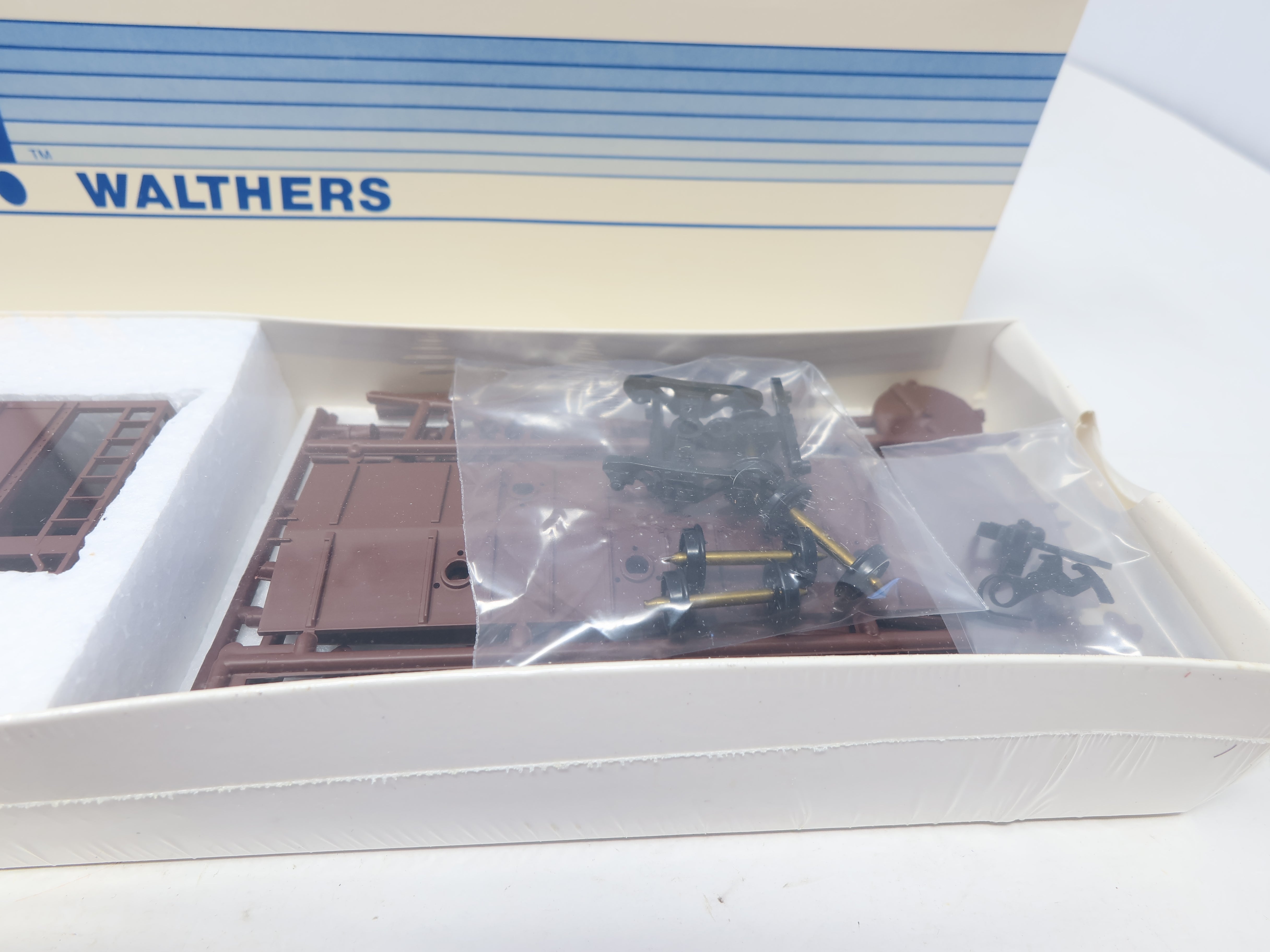 Walthers 932-4602 HO Scale, Single Bay Airslide Hopper, Santa Fe ATSF #310117, Sealed (KIT)