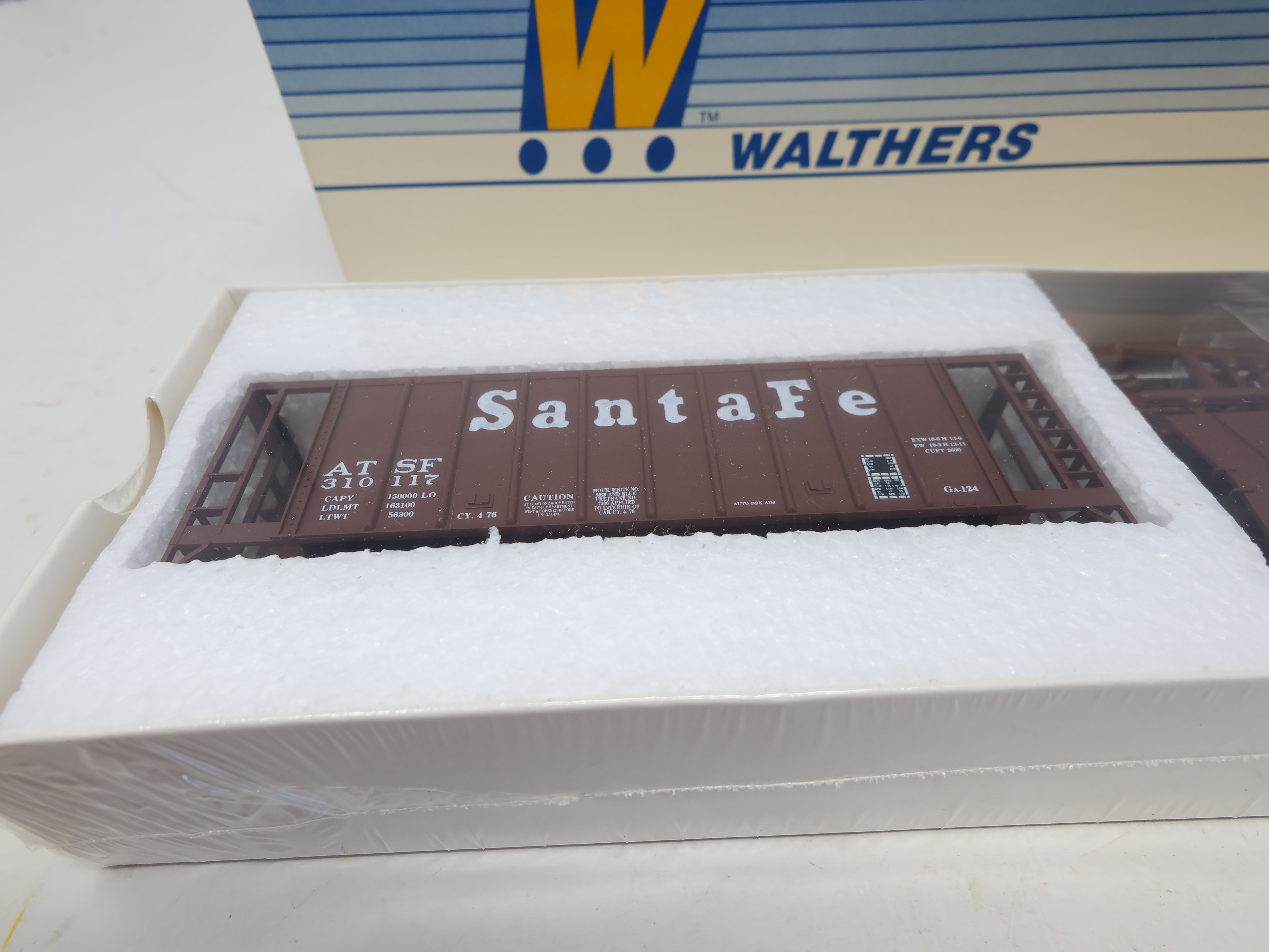 Walthers 932-4602 HO Scale, Single Bay Airslide Hopper, Santa Fe ATSF #310117, Sealed (KIT)