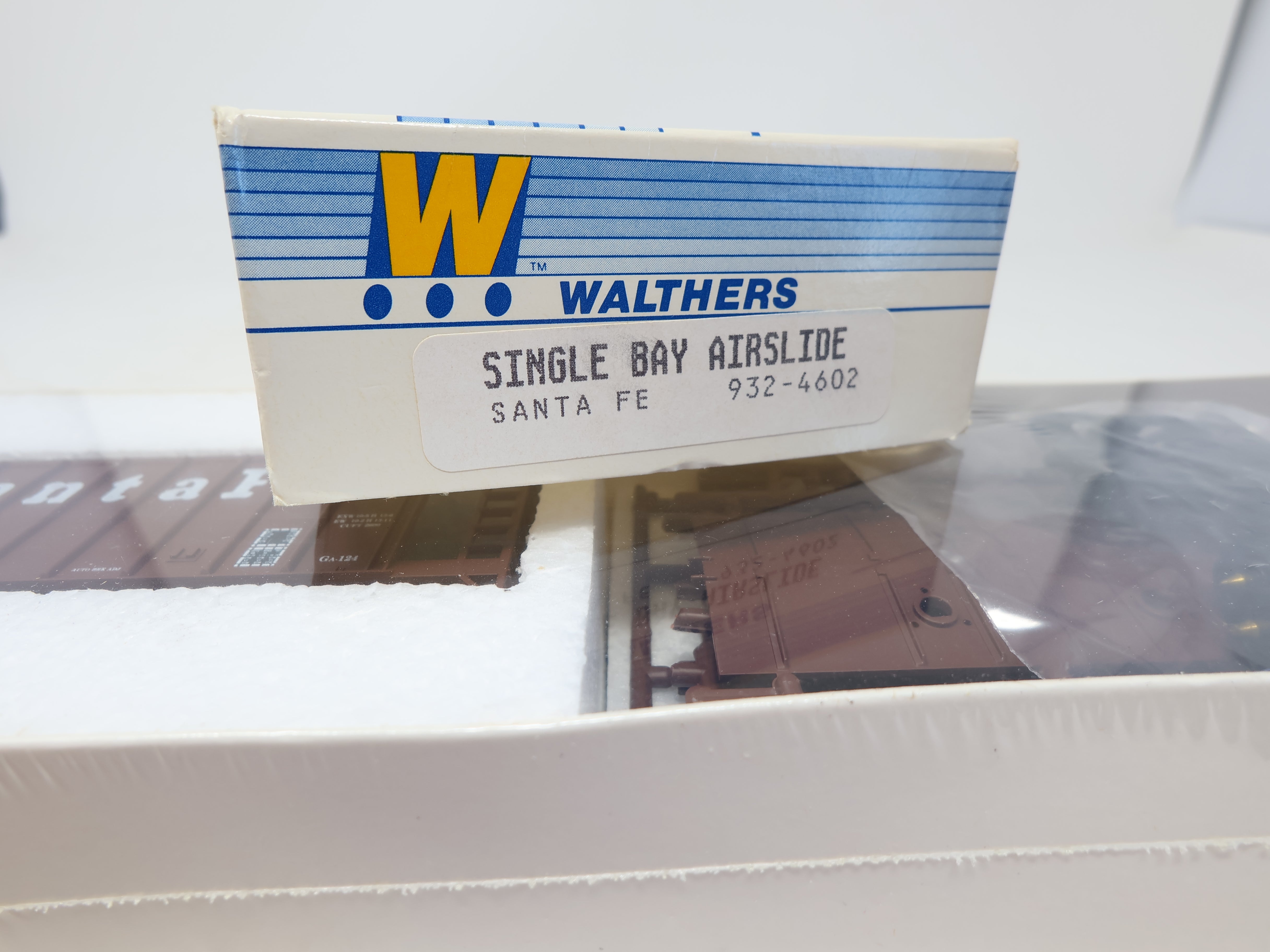 Walthers 932-4602 HO Scale, Single Bay Airslide Hopper, Santa Fe ATSF #310117, Sealed (KIT)