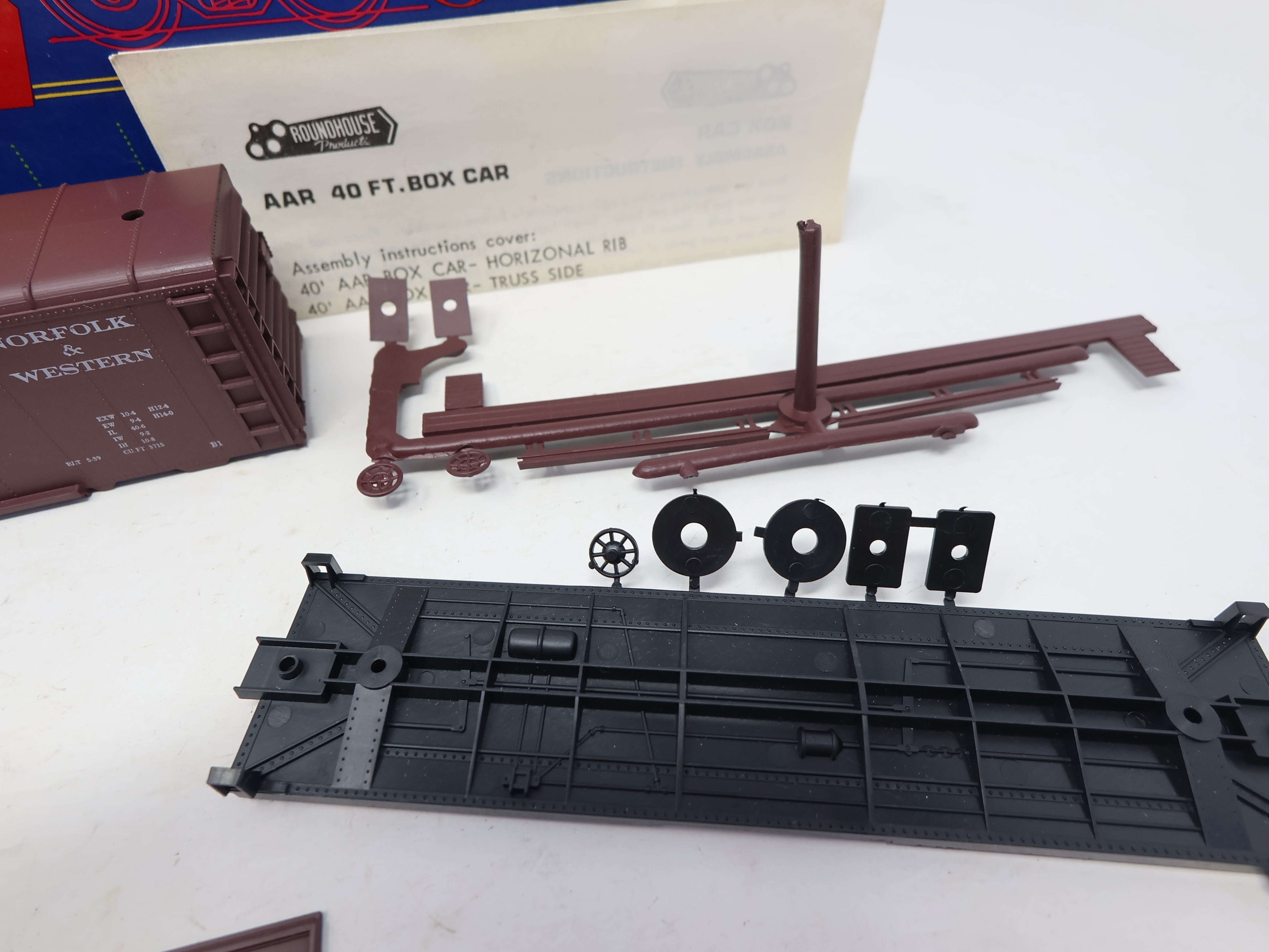 USED Roundhouse 1033 HO Scale, 40' Box Car, Norfolk & Western NW #47299 (KIT)