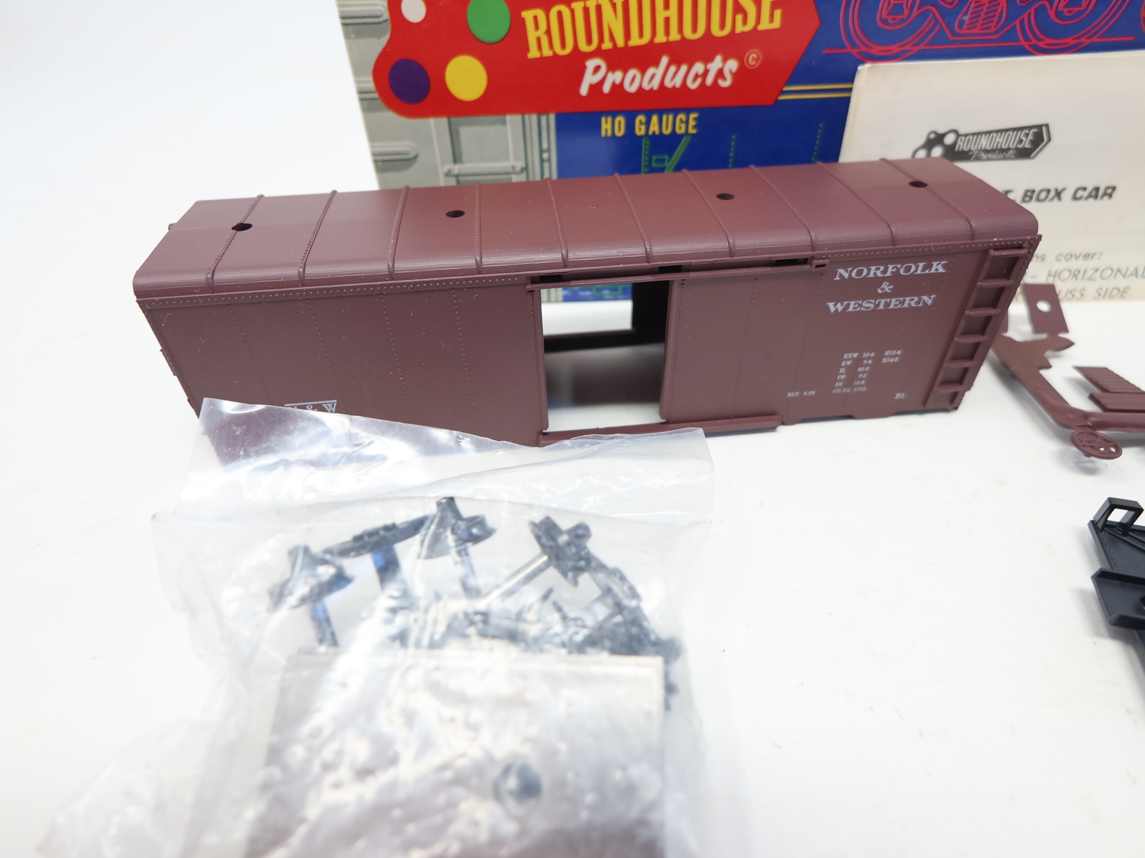 USED Roundhouse 1033 HO Scale, 40' Box Car, Norfolk & Western NW #47299 (KIT)