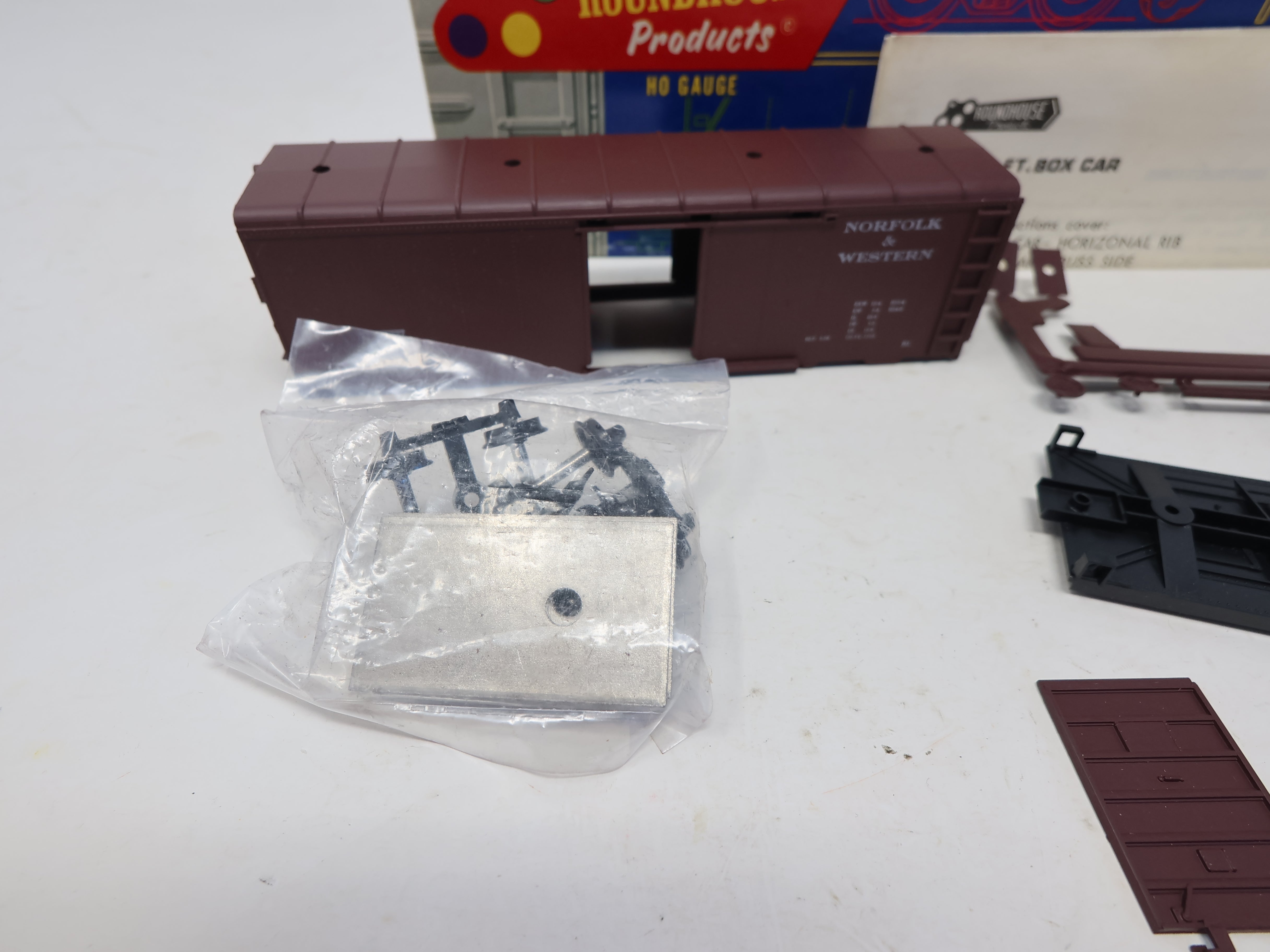 USED Roundhouse 1033 HO Scale, 40' Box Car, Norfolk & Western NW #47299 (KIT)