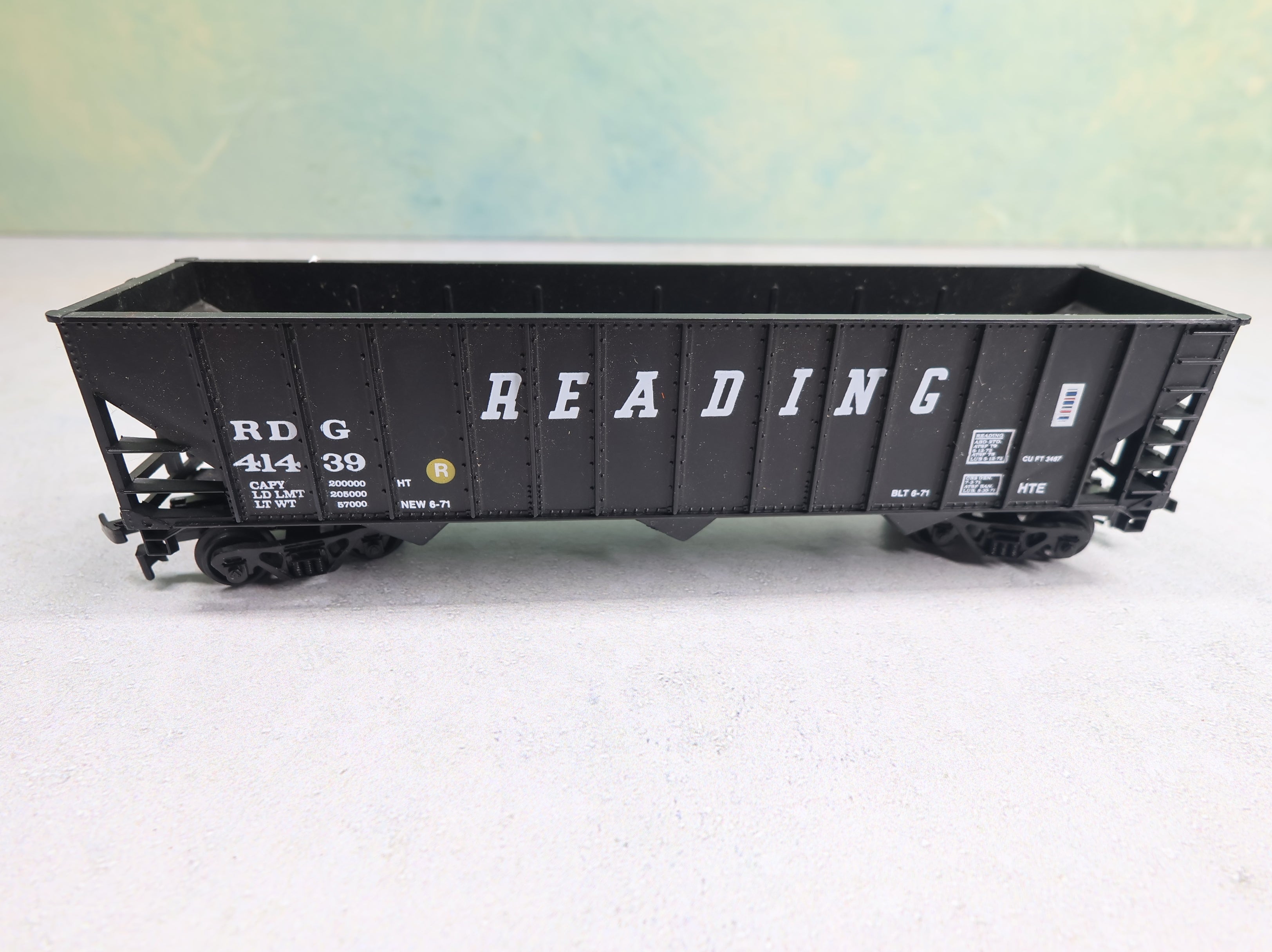 USED Bev-Bel HO Scale 100 Ton 3 Bay Hopper Reading RDG #41439 Life-Like