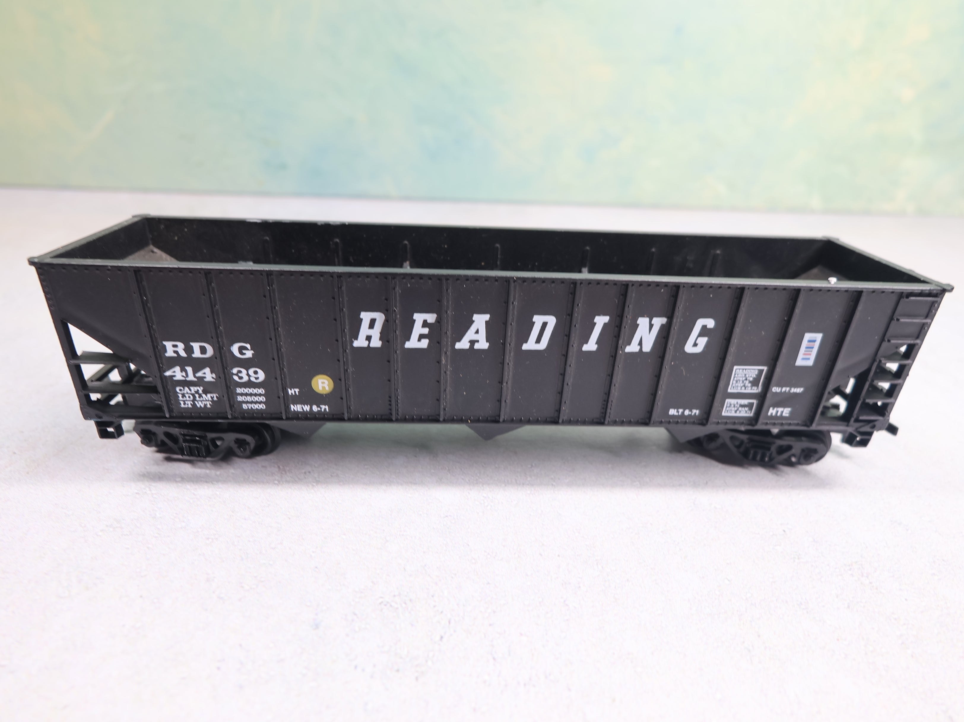 USED Bev-Bel HO Scale 100 Ton 3 Bay Hopper Reading RDG #41439 Life-Like