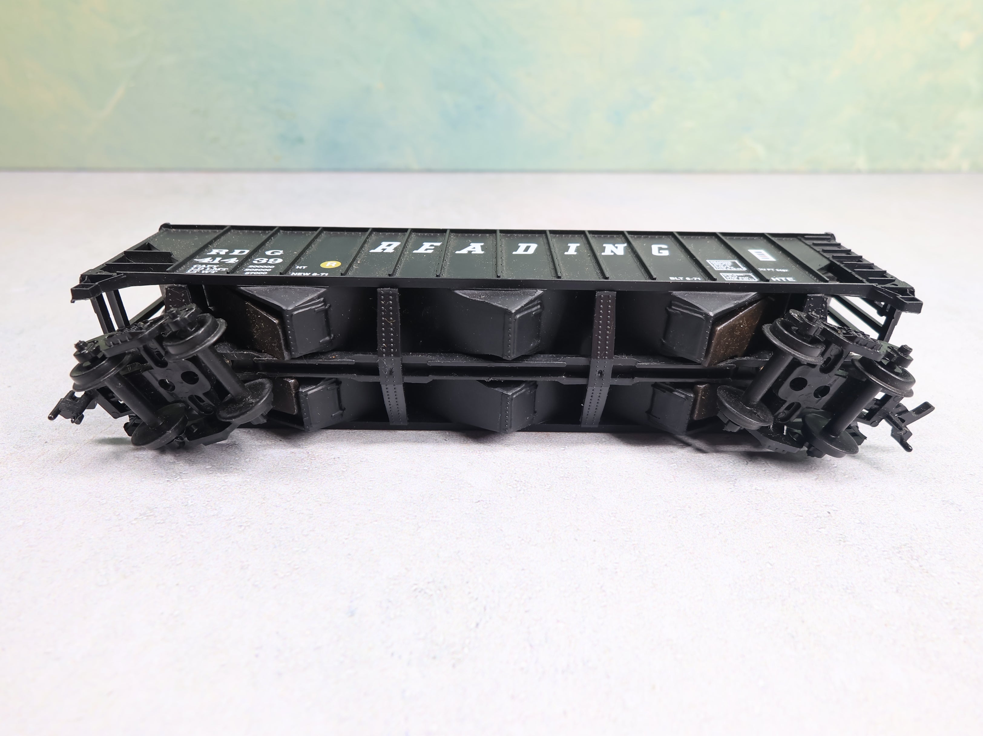 USED Bev-Bel HO Scale 100 Ton 3 Bay Hopper Reading RDG #41439 Life-Like