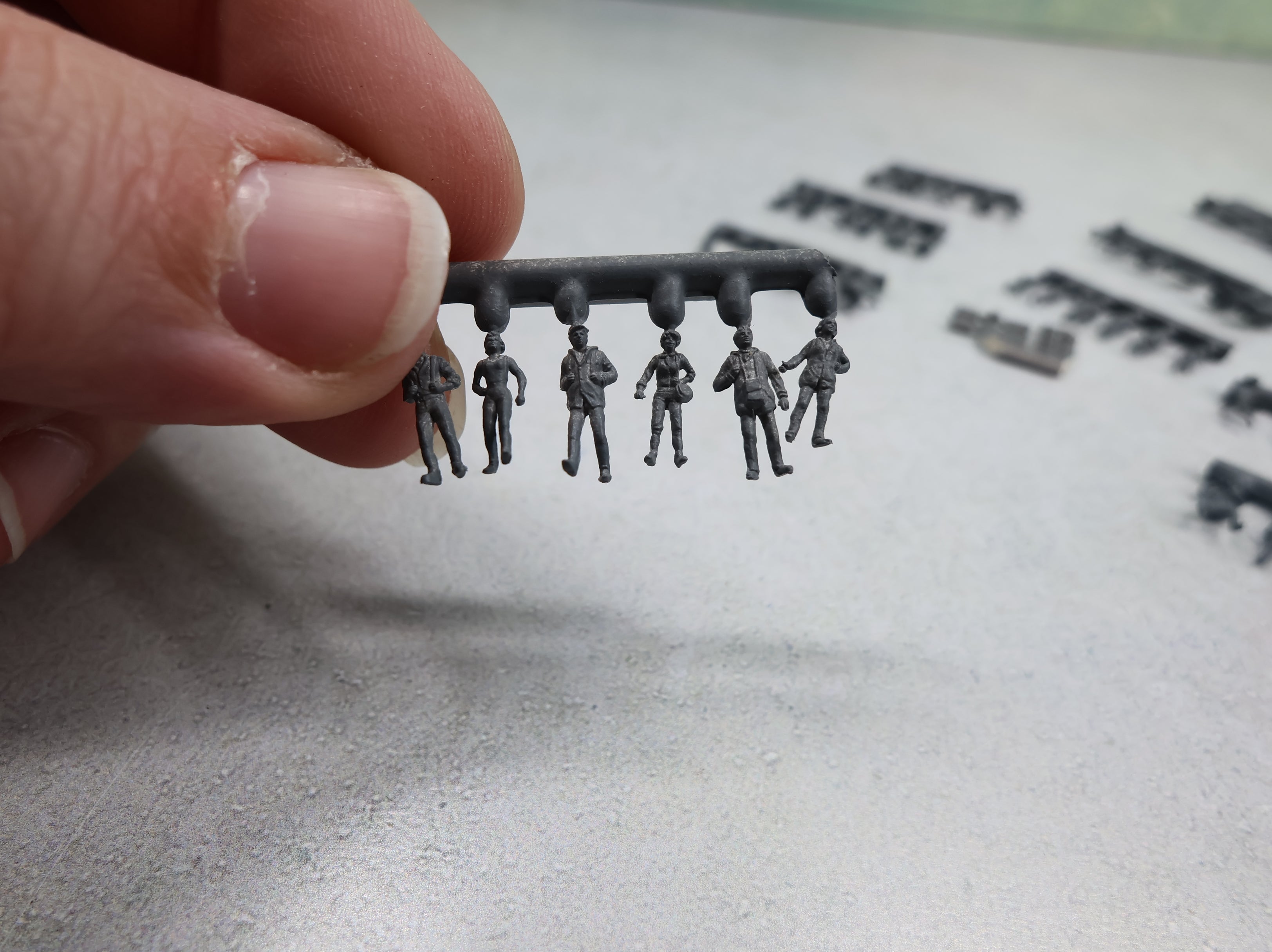 USED N Scale Unpainted People & Luggage (75+ pcs)