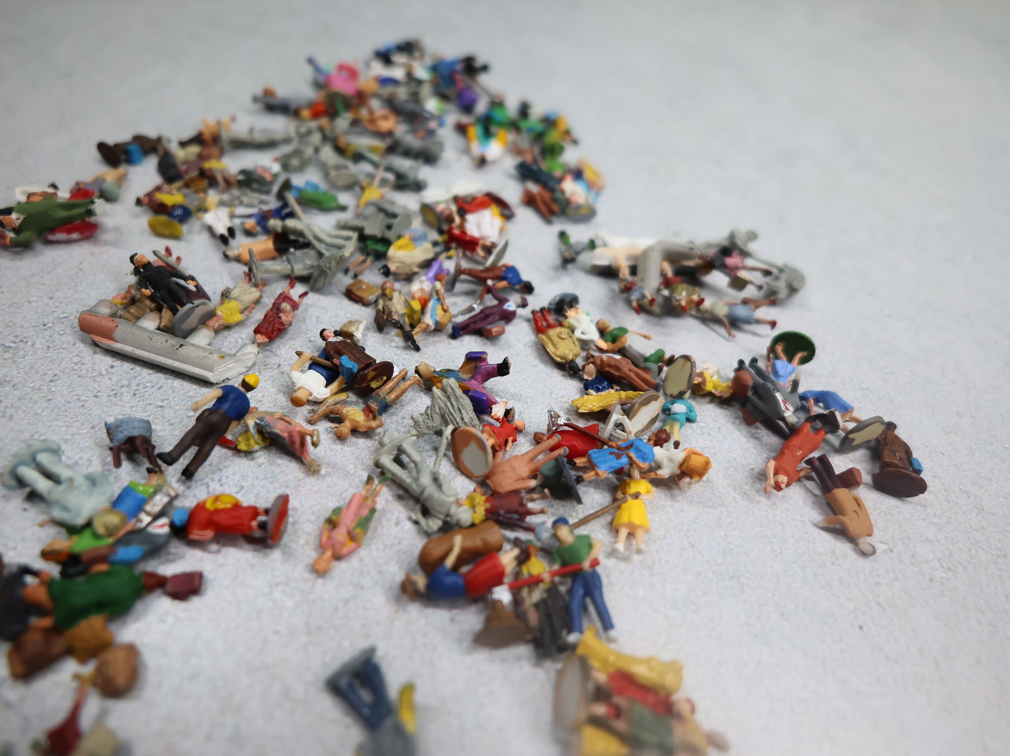 USED N Scale Large Lot of Painted Workers and Traveler People, Figures