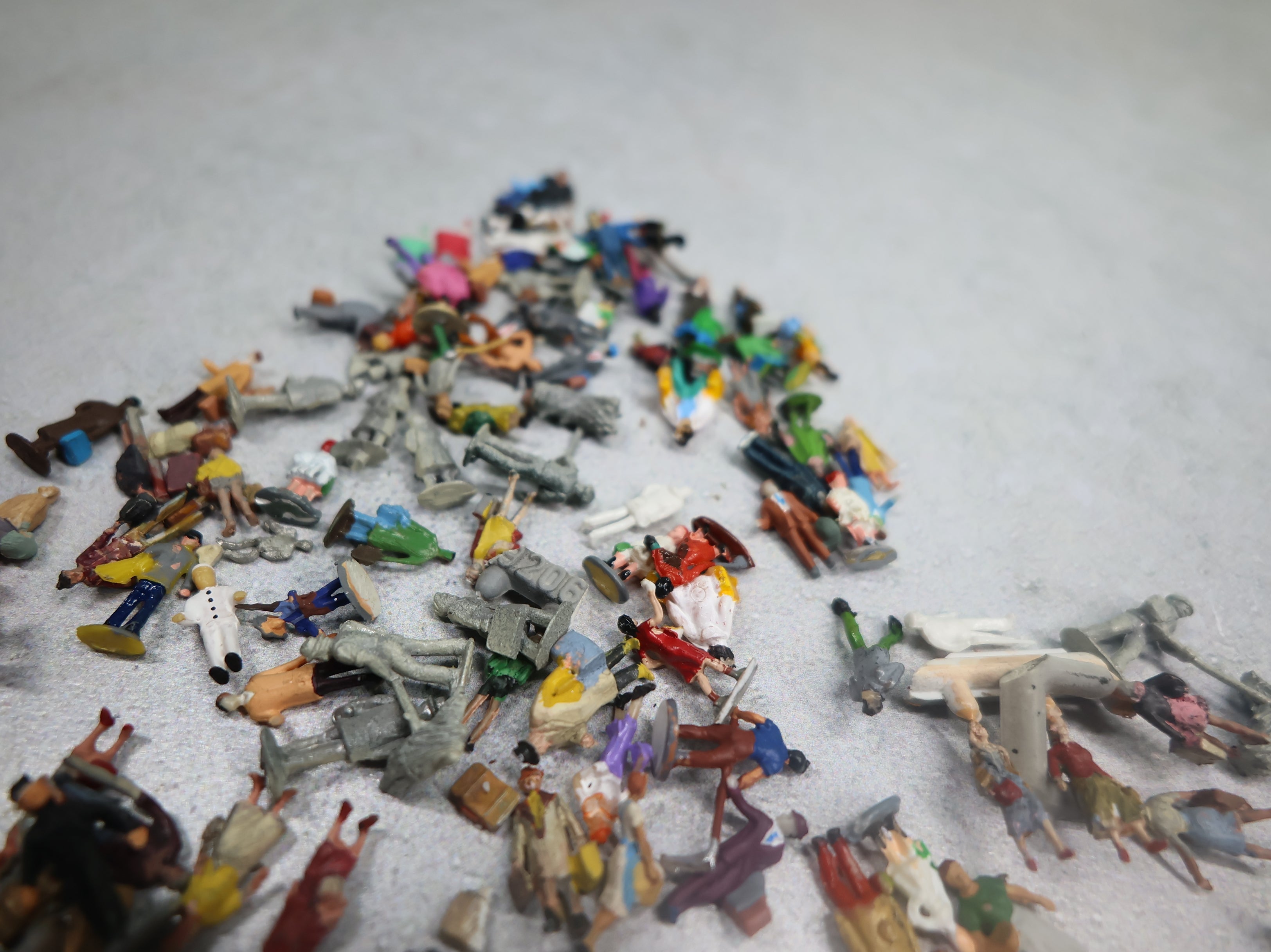 USED N Scale Large Lot of Painted Workers and Traveler People, Figures