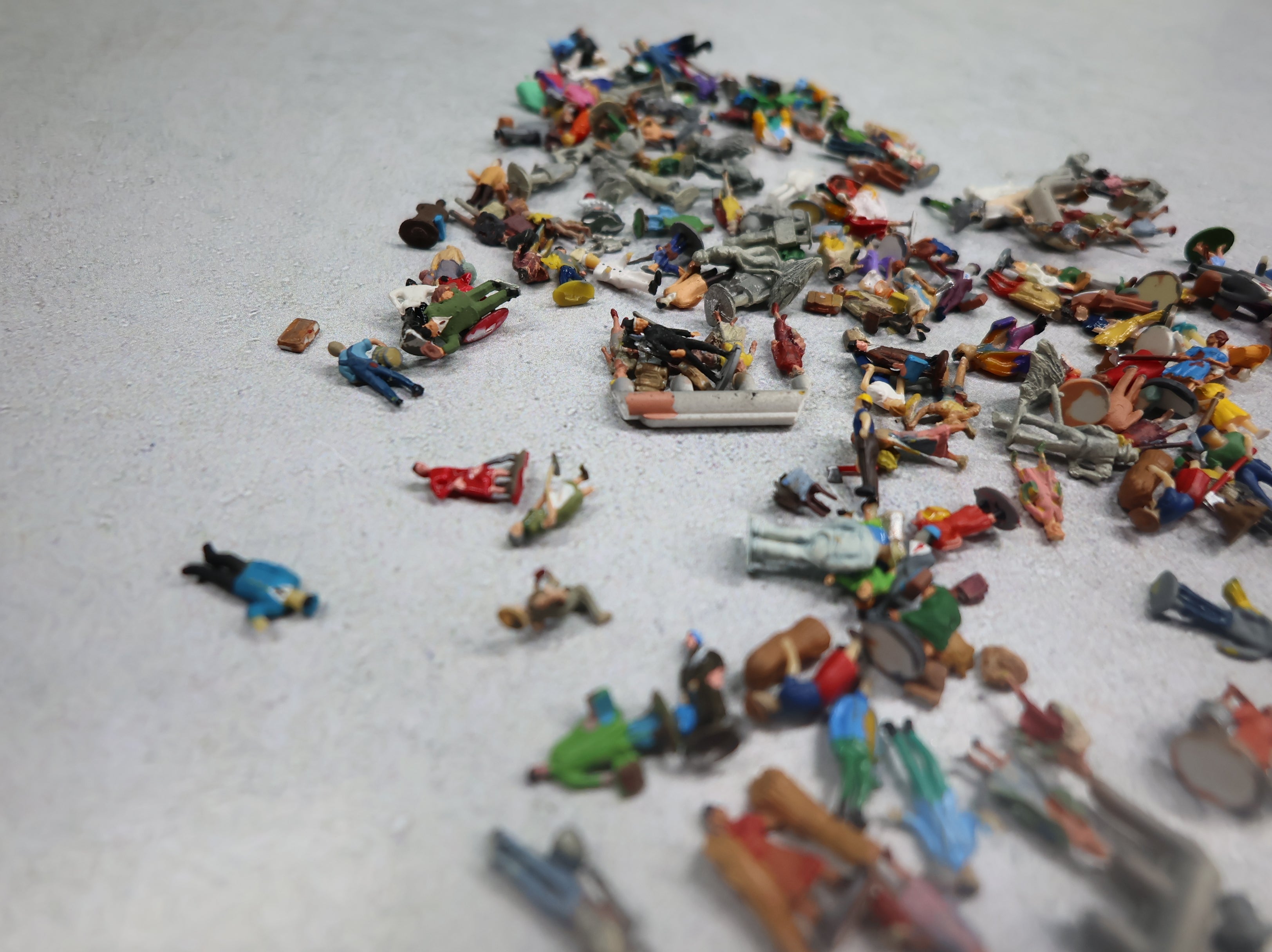 USED N Scale Large Lot of Painted Workers and Traveler People, Figures