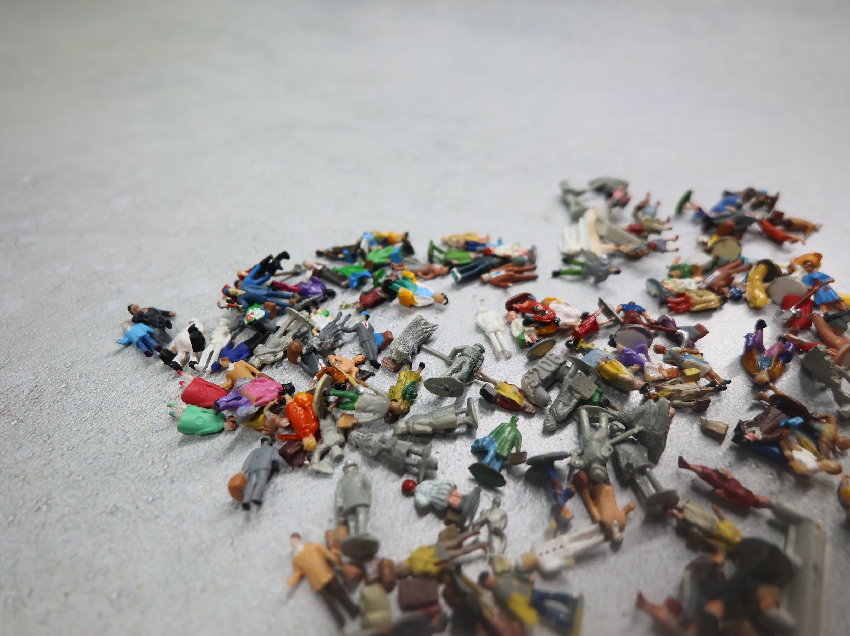 USED N Scale Large Lot of Painted Workers and Traveler People, Figures