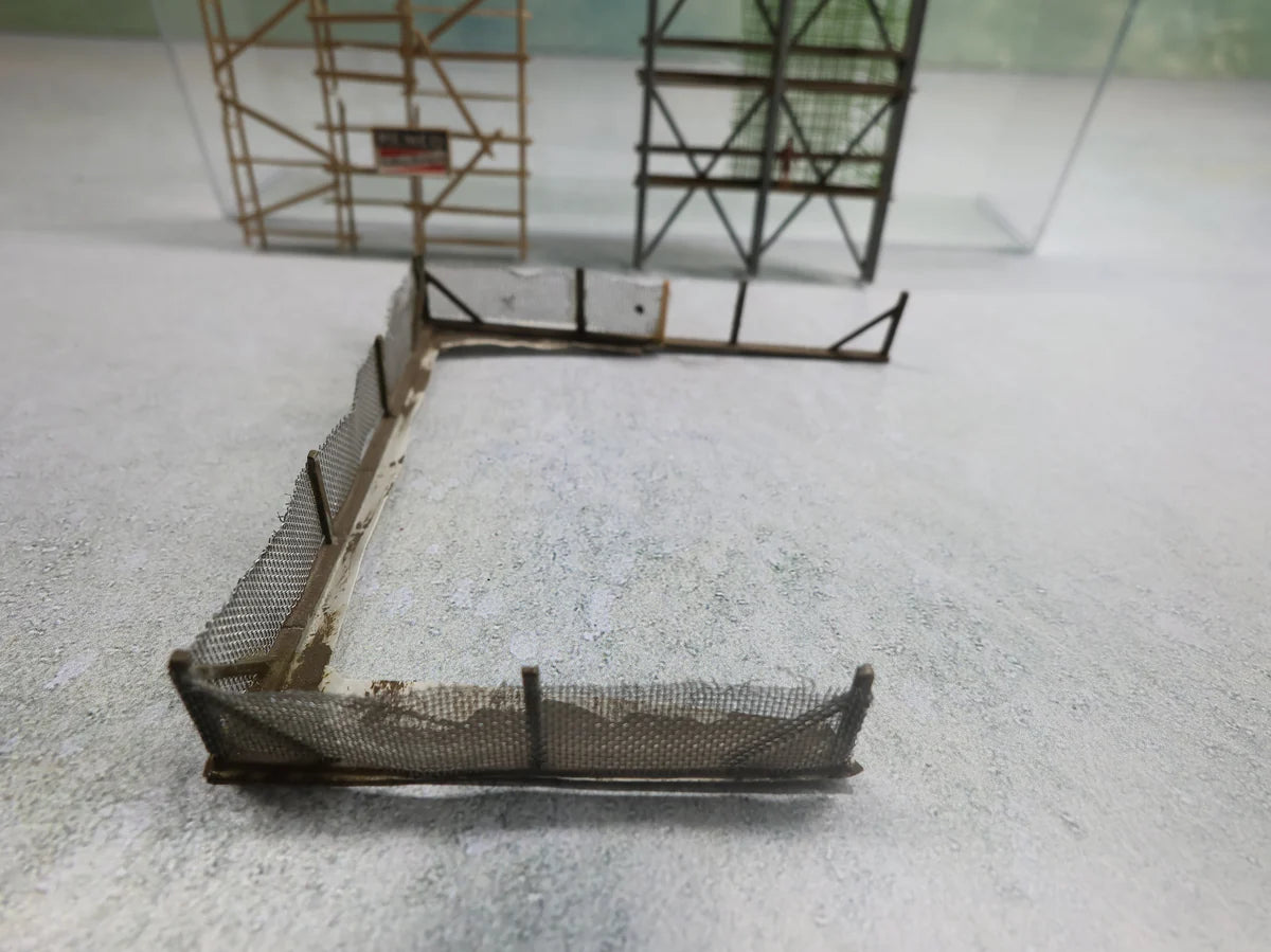 USED N Scale Scaffolding & Work Area Fencing (3 pcs)