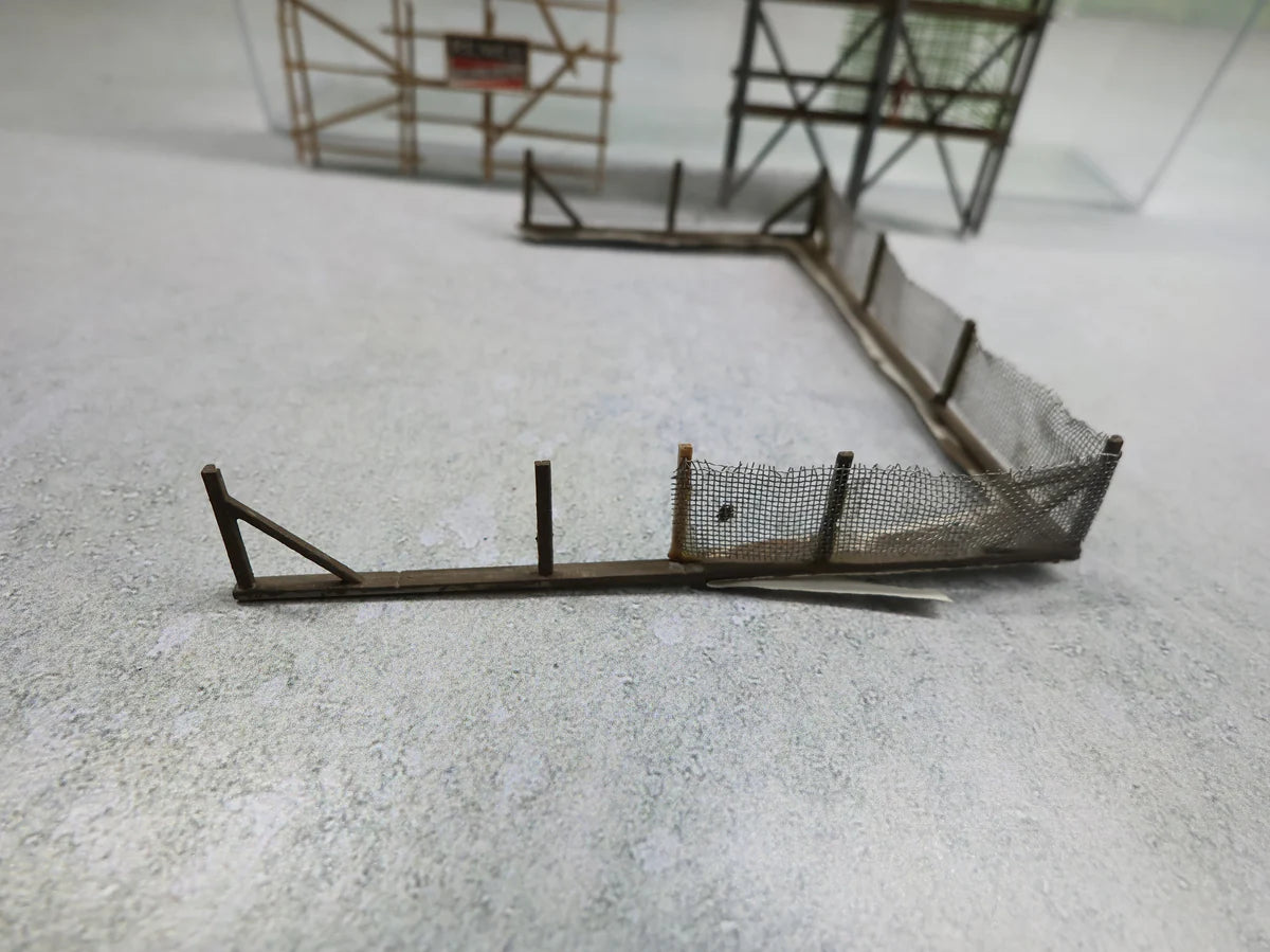 USED N Scale Scaffolding & Work Area Fencing (3 pcs)