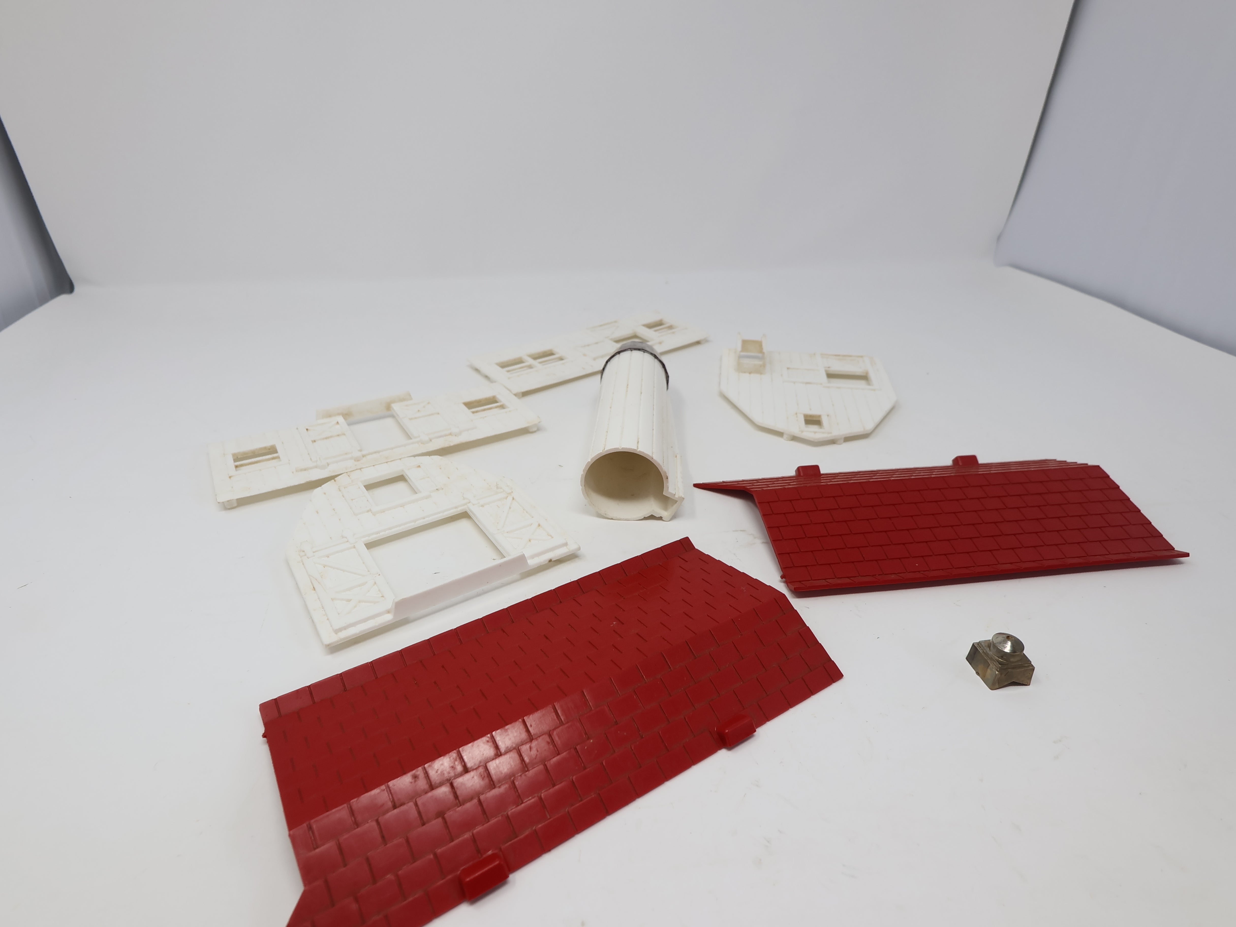 USED Bachmann Plasticville O, Barn (missing parts) (KIT)